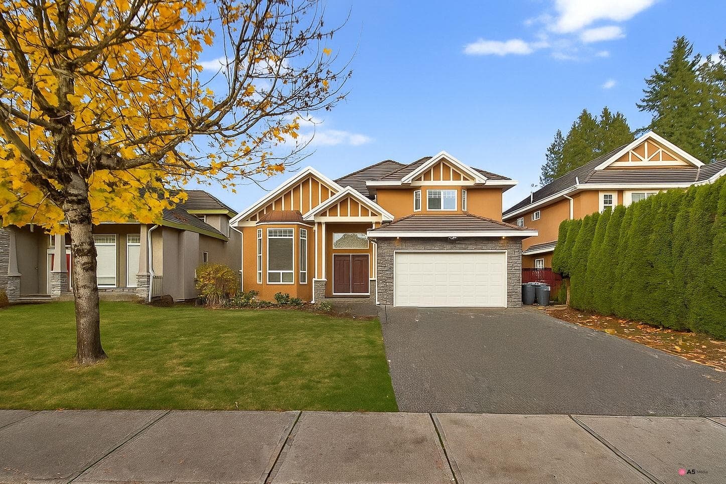 15425 111 Avenue, Surrey, V3R 0W6 — photo 1