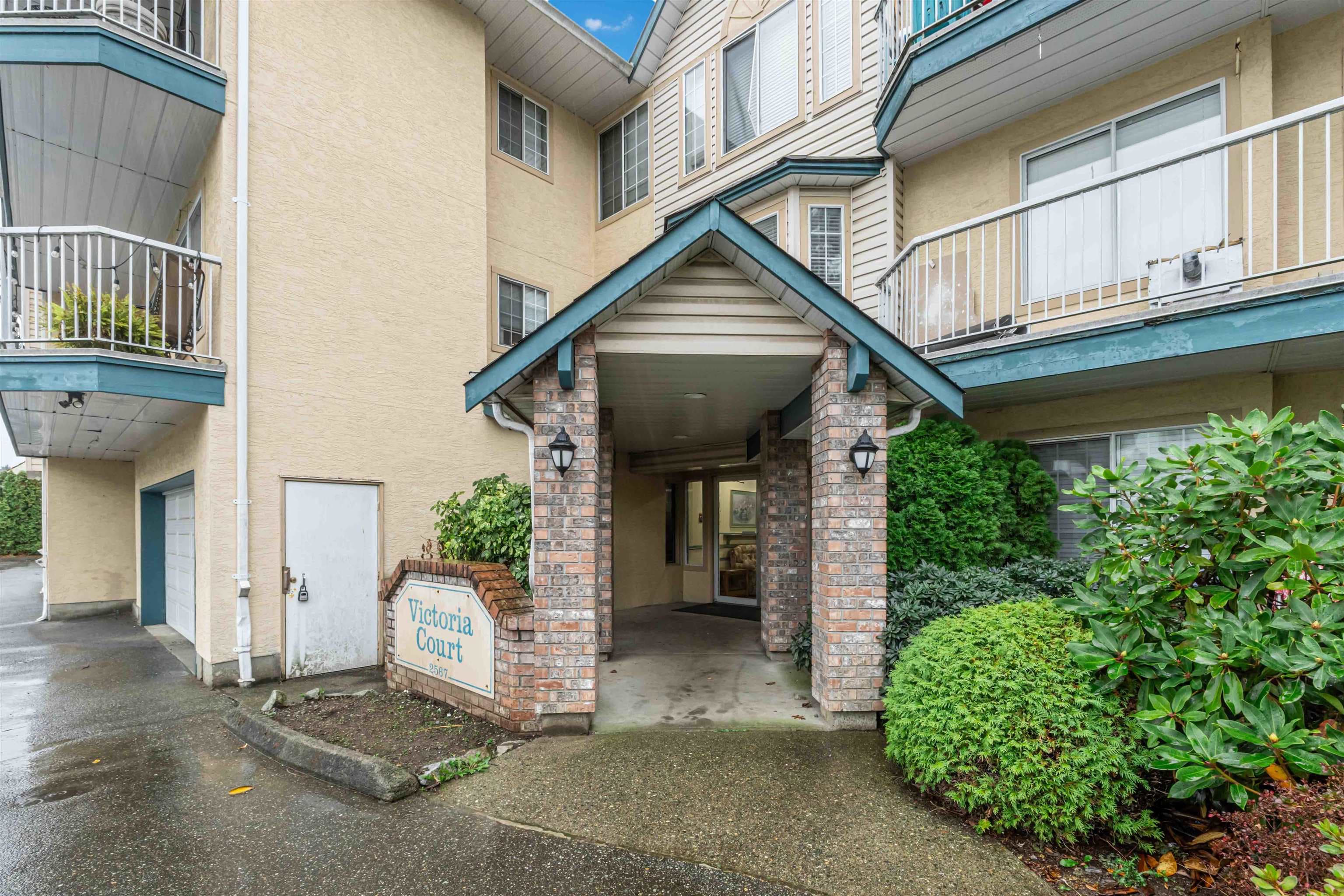 203 - 2567 Victoria Street, Abbotsford, V2T 2T4 — photo 2