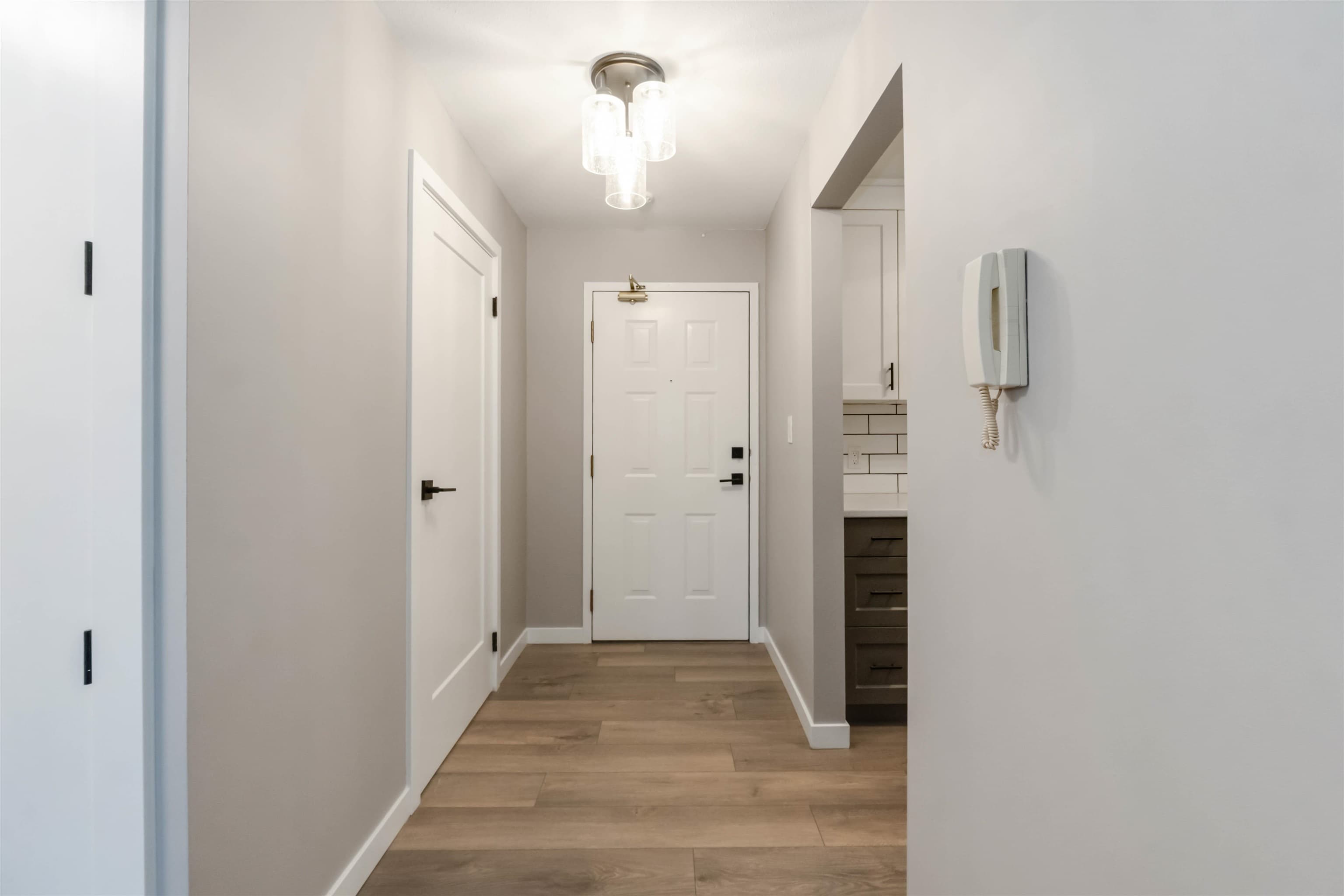 203 - 2567 Victoria Street, Abbotsford, V2T 2T4 — photo 3