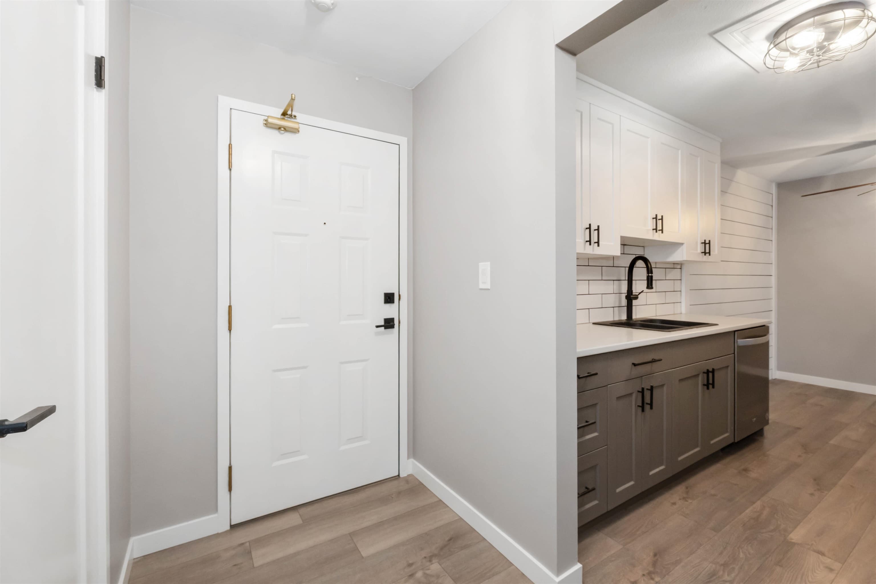 203 - 2567 Victoria Street, Abbotsford, V2T 2T4 — photo 4