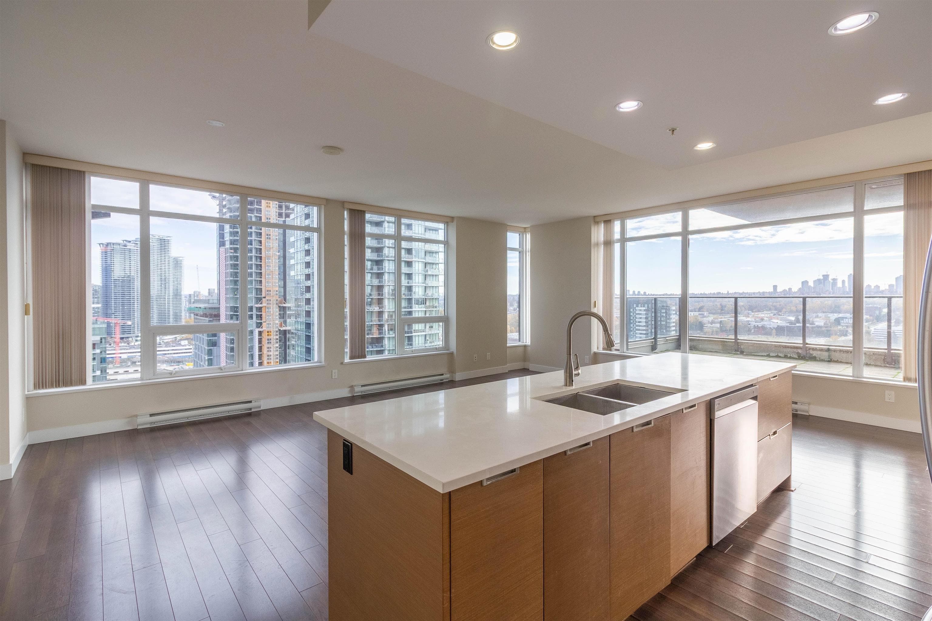2302 - 2077 Rosser Avenue, Burnaby, V5C 0G6 — photo 2