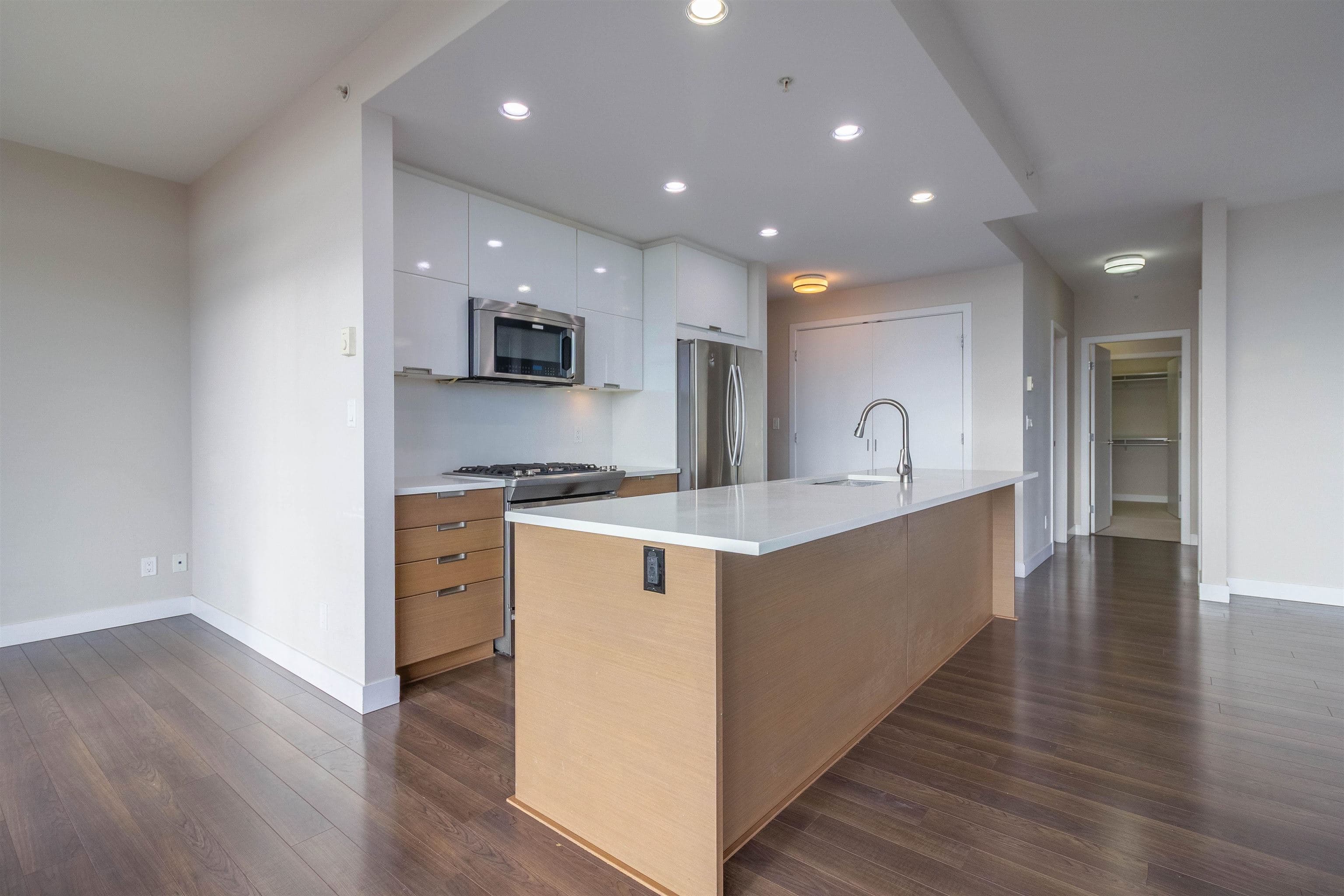 2302 - 2077 Rosser Avenue, Burnaby, V5C 0G6 — photo 5