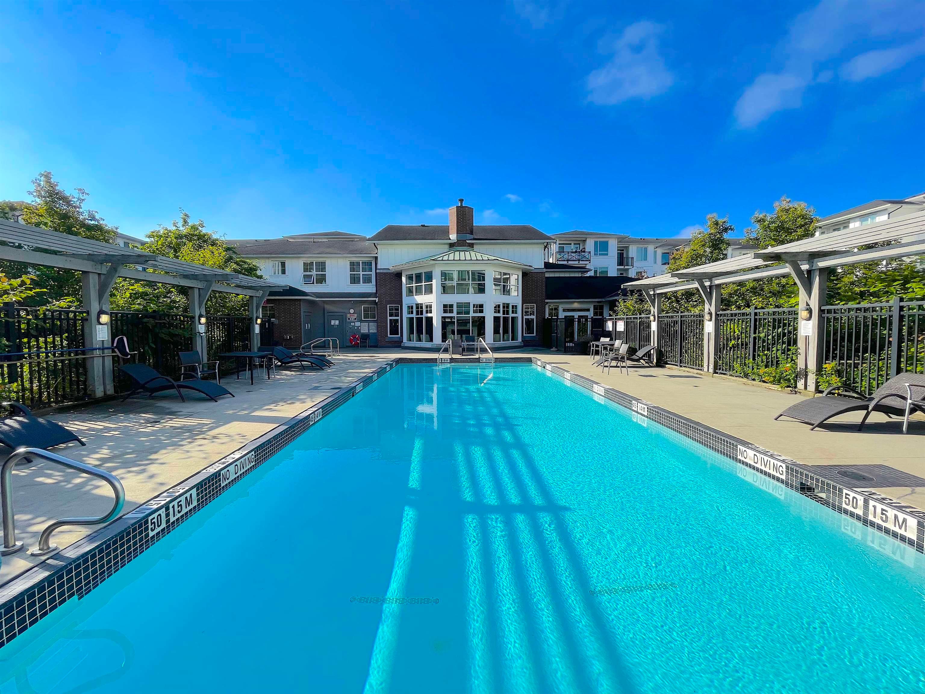 425 - 9399 Odlin Road, Richmond