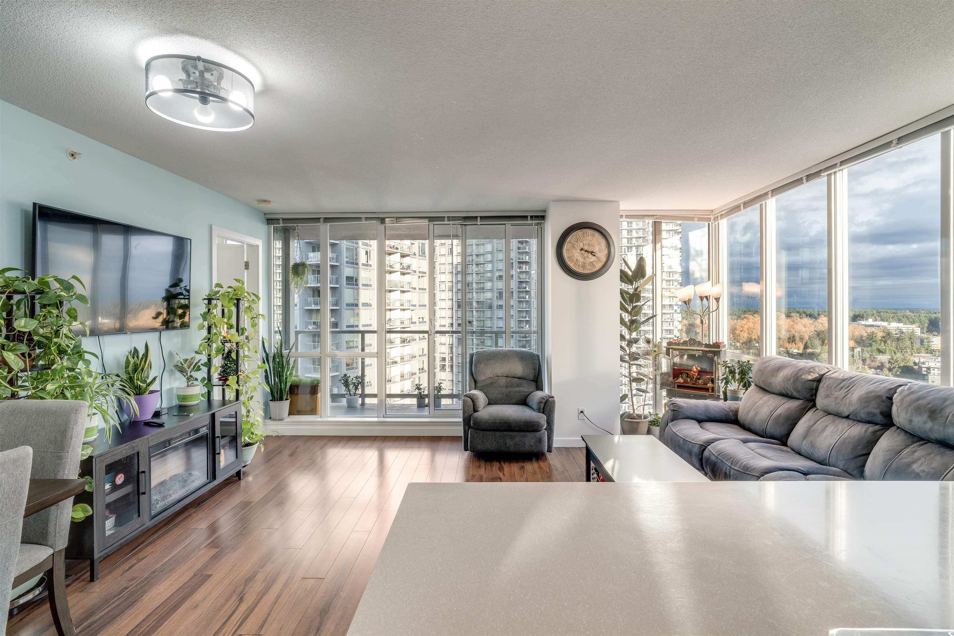 2704 - 9981 Whalley Boulevard, Surrey, V3T 0G6 — photo 4