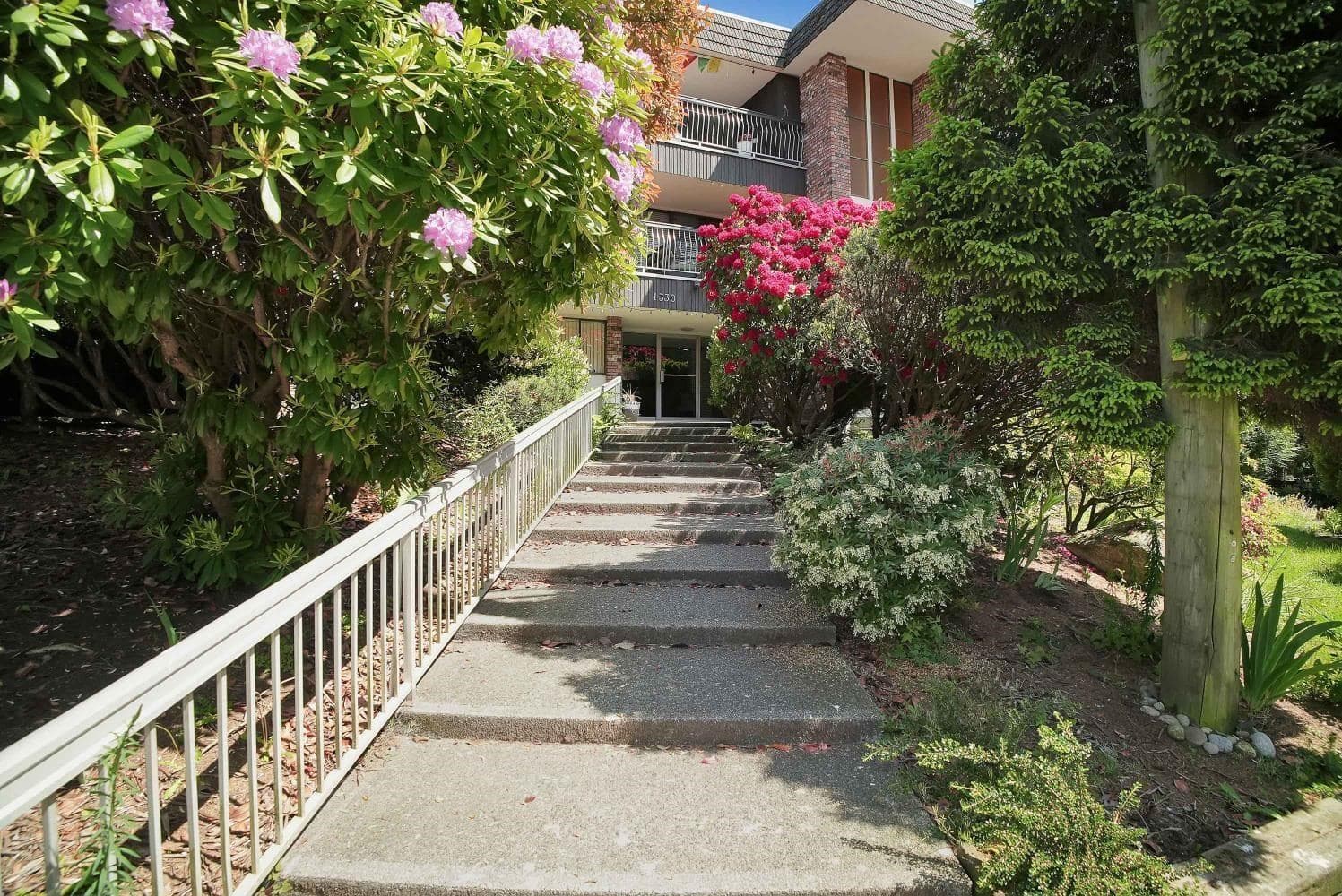 105 - 1330 Martin Street, White Rock, V4B 3W5 — photo 2