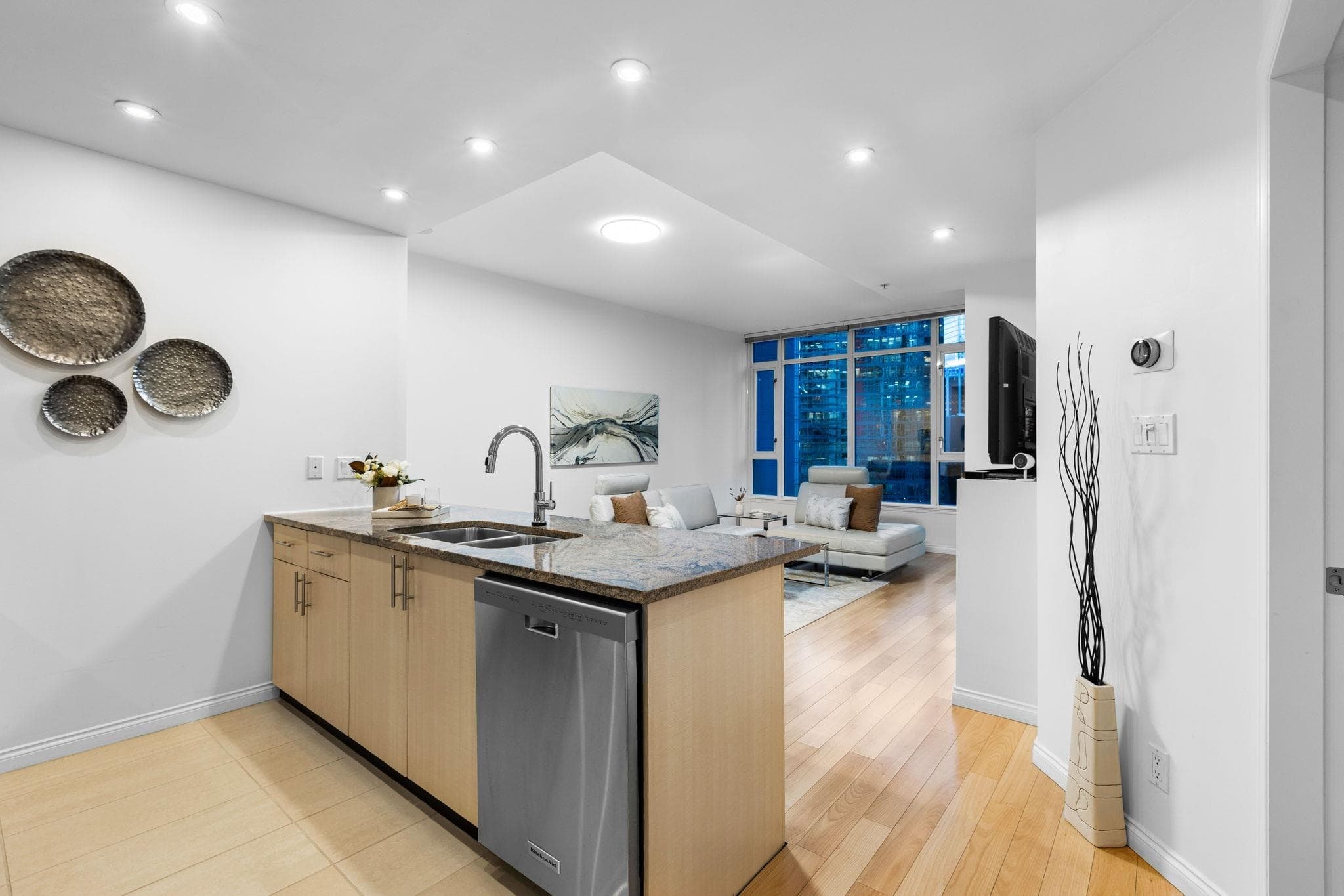 807 - 1211 Melville Street, Vancouver, V6E 0A7 — photo 2