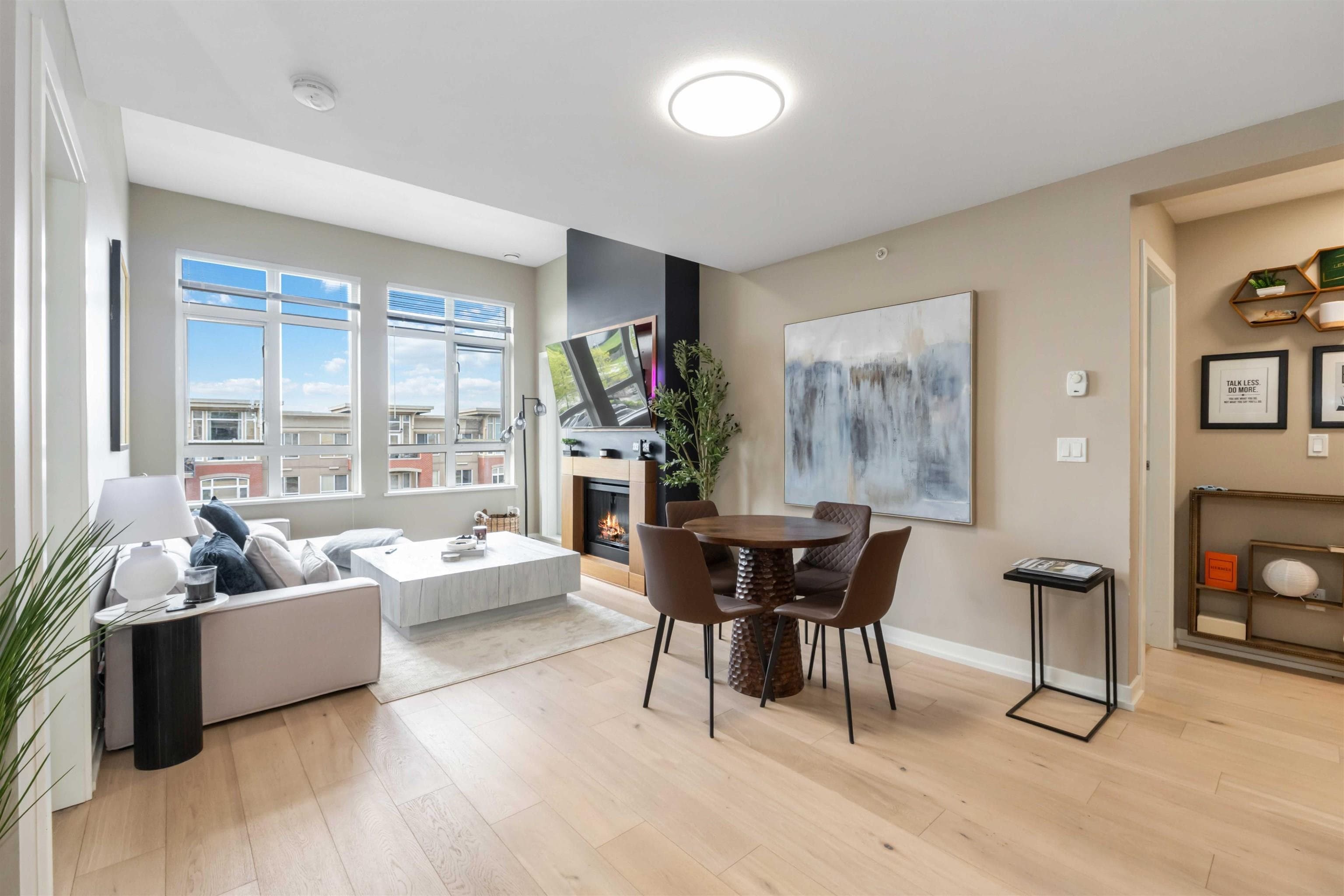 412 - 2940 King George Boulevard, Surrey, V4P 0E4 — photo 4
