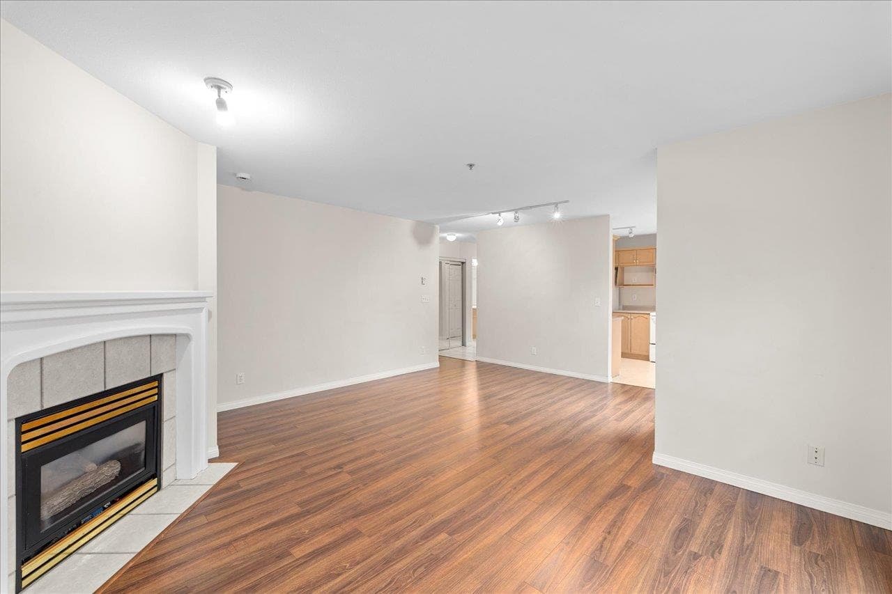 208 - 301 Maude Road, Port Moody, V3H 5B1 — photo 5