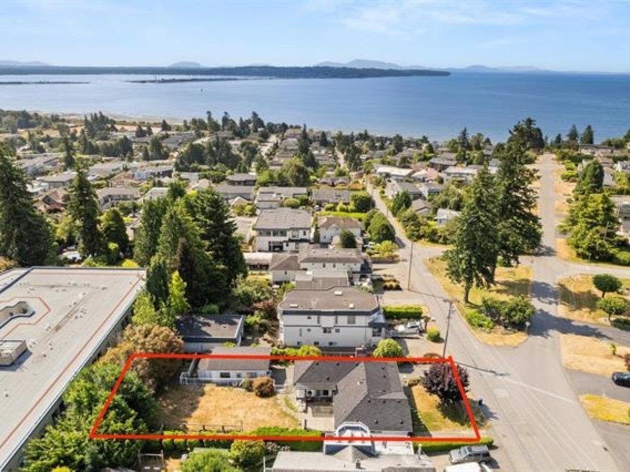 1154 Finlay Street, White Rock, V4B 4K8 — photo 1