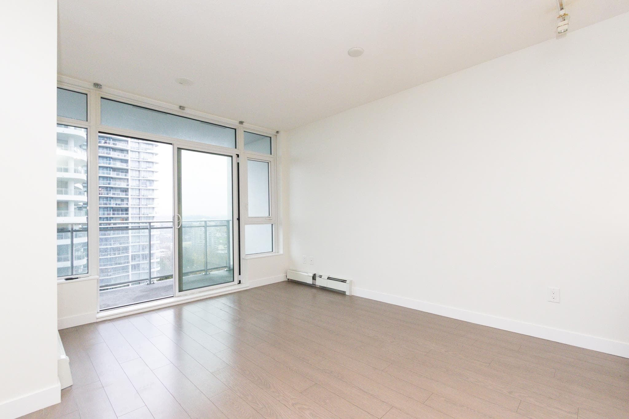 1402 - 13308 Central Avenue, Surrey, V3T 0M4 — photo 3