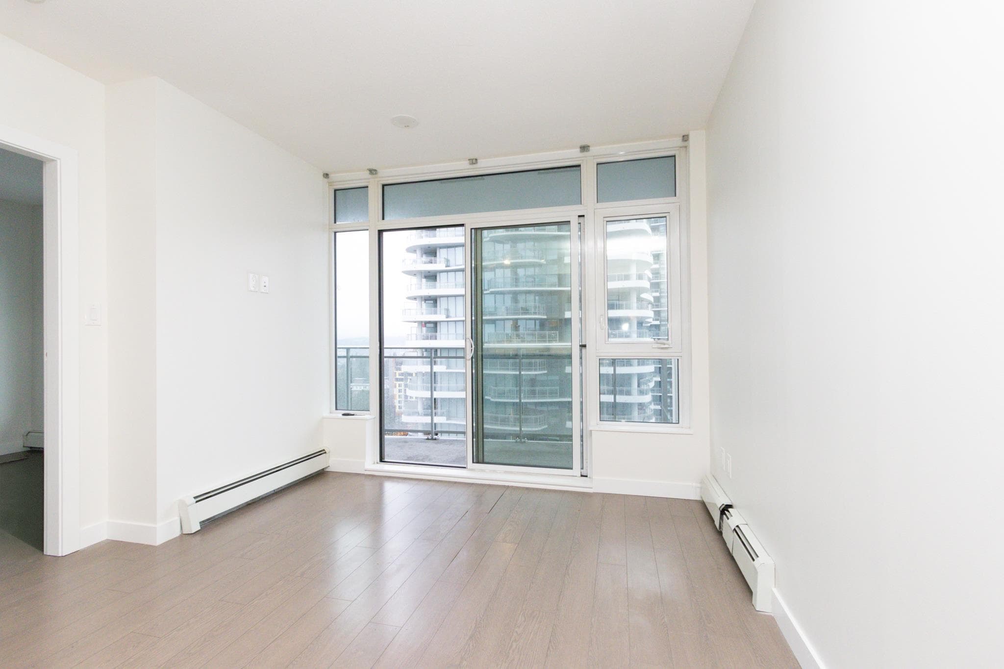 1402 - 13308 Central Avenue, Surrey, V3T 0M4 — photo 4