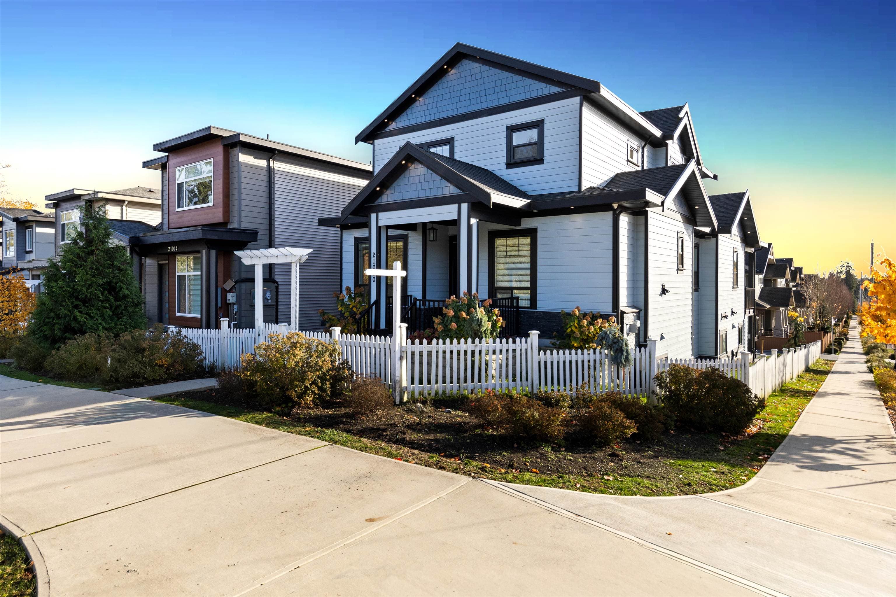 21010 72 Avenue, Langley, V2Y 2R6 — photo 1