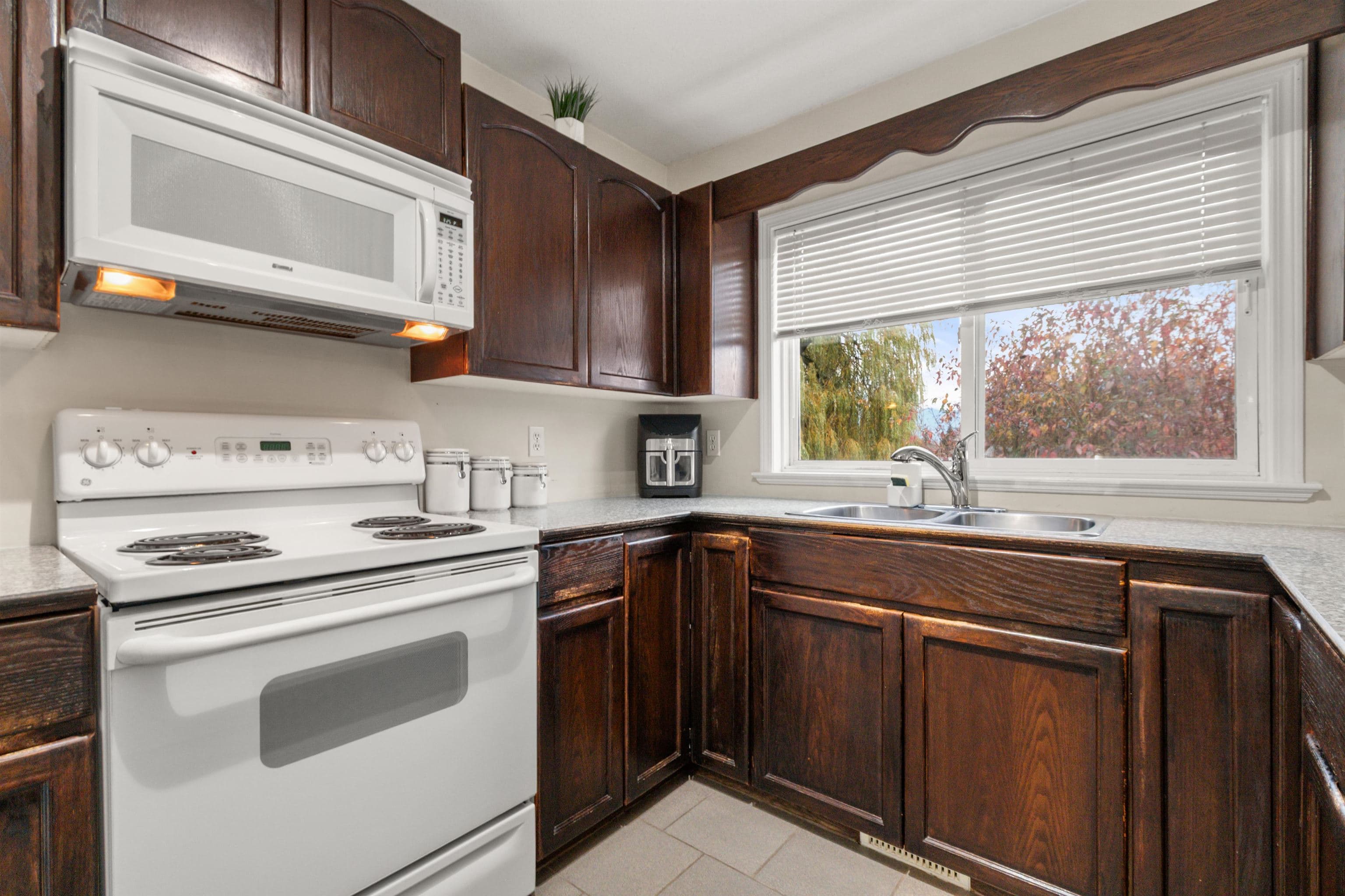 4 - 46375 Cessna Drive, Chilliwack, V2P 1A7 — photo 3
