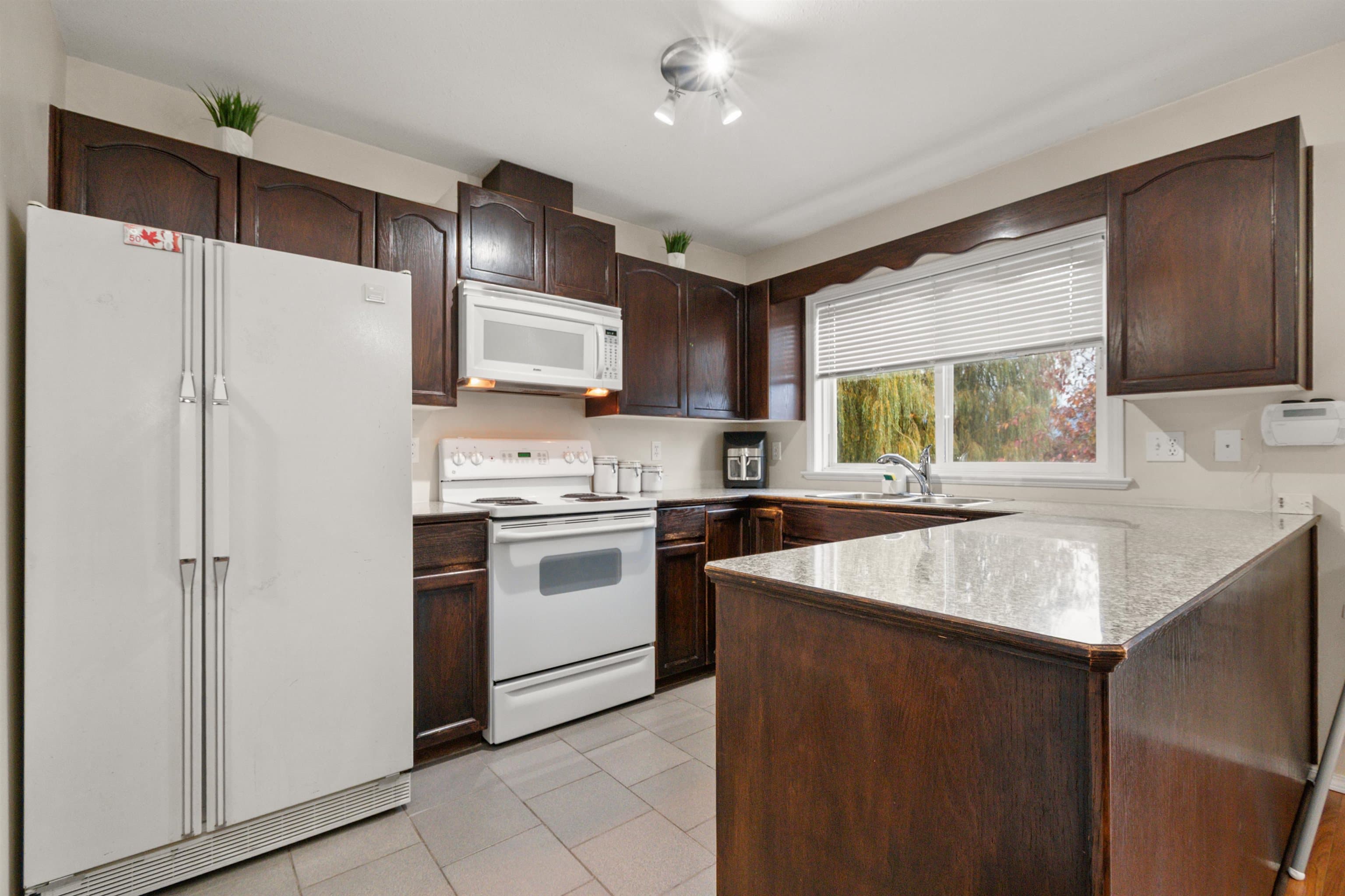 4 - 46375 Cessna Drive, Chilliwack, V2P 1A7 — photo 4