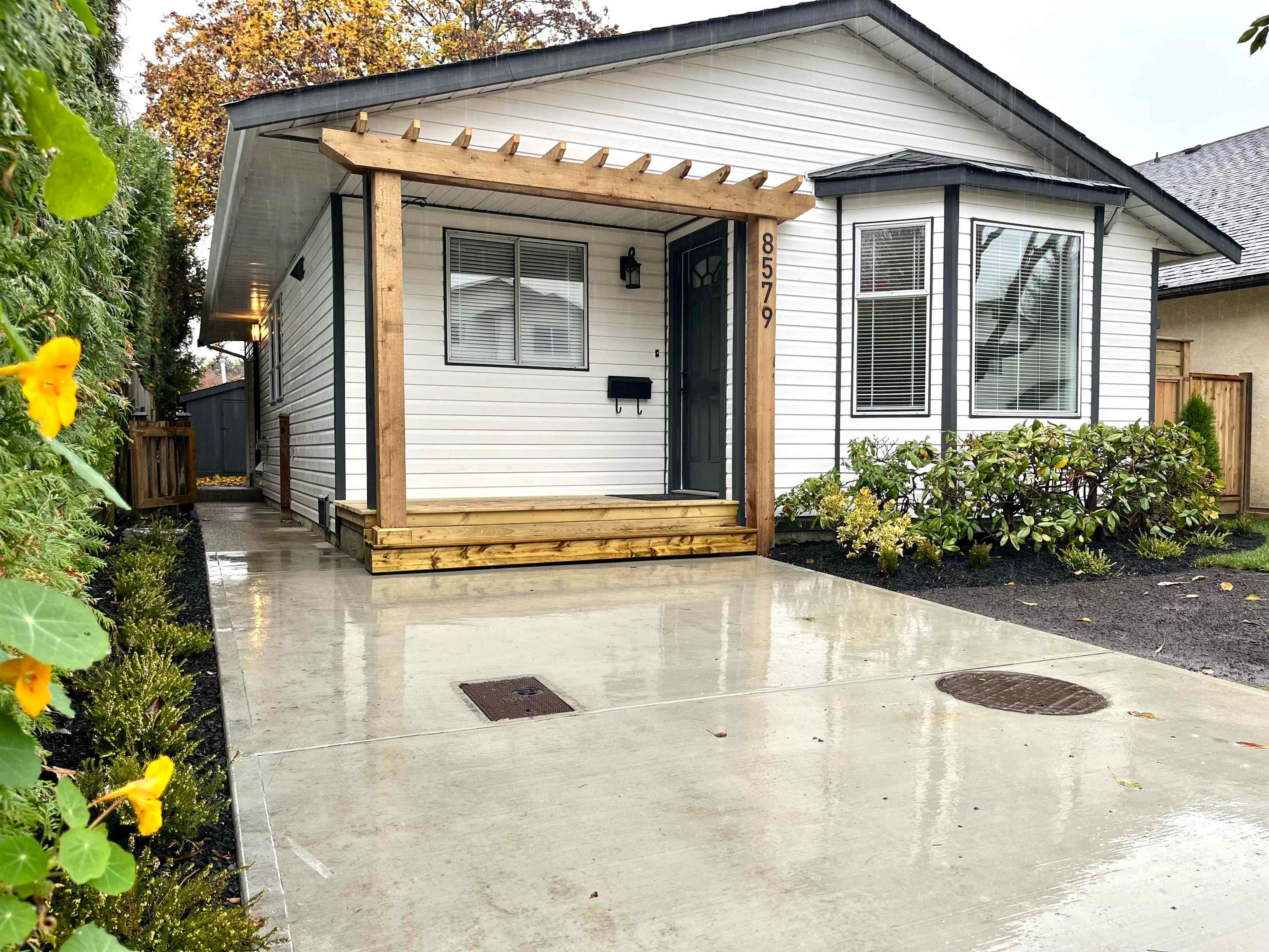 8579 Mccutcheon Avenue, Chilliwack, V2P 7L3 — photo 1
