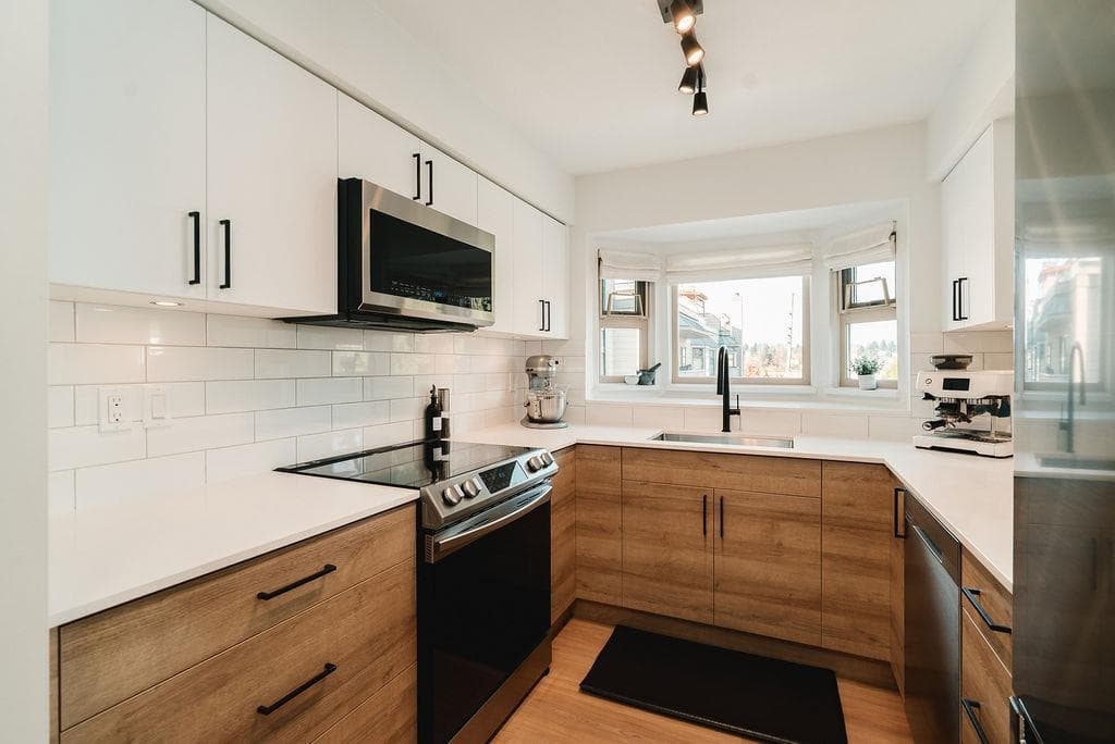 310 - 737 Hamilton Street, New Westminster, V3M 2M7 — photo 2