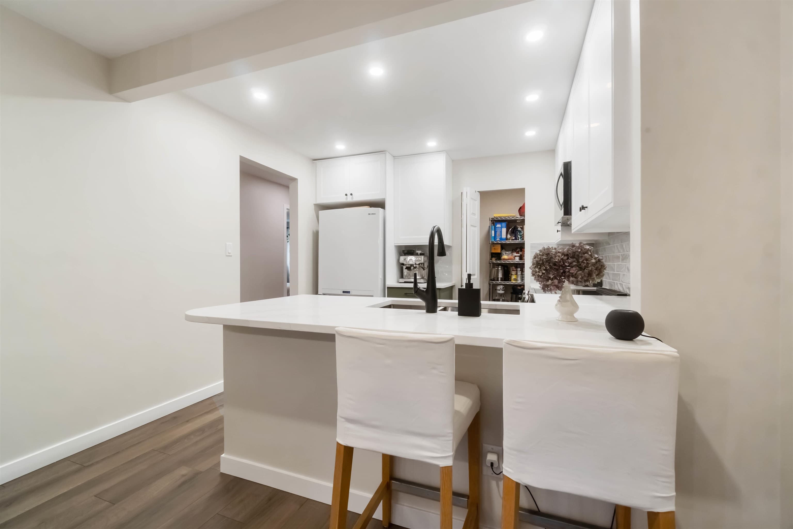 310 - 1000 Bowron Court, North Vancouver, V7H 2V8 — photo 3