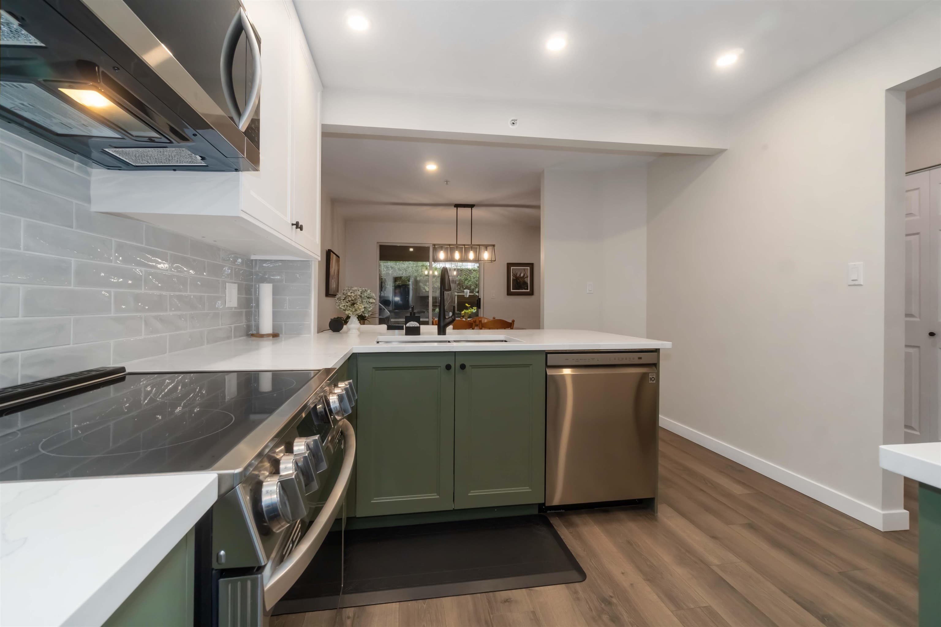 310 - 1000 Bowron Court, North Vancouver, V7H 2V8 — photo 5