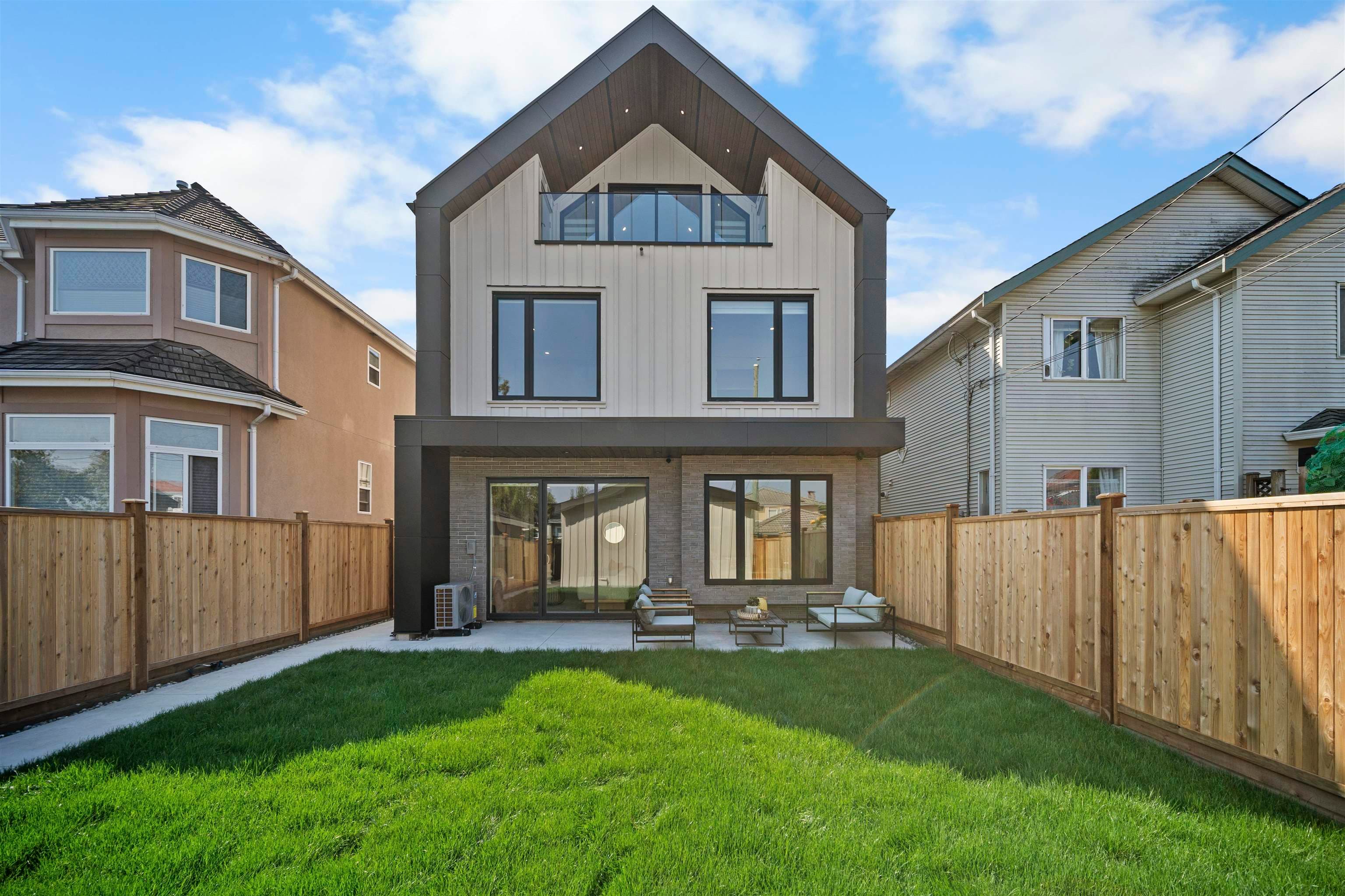 2 - 3563 E 25th Avenue, Vancouver, V5R 1K3 — photo 1