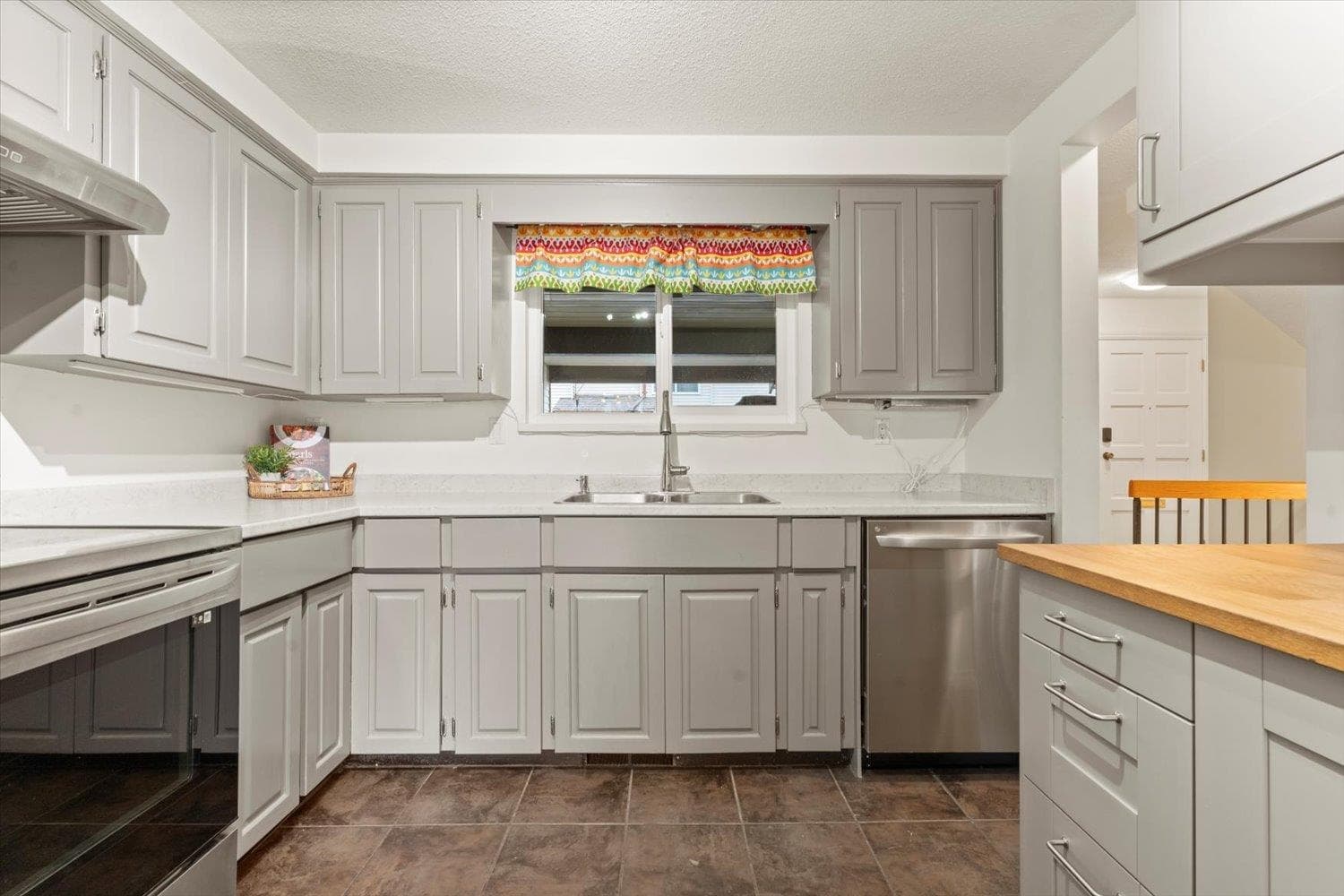 2 - 33951 Marshall Road, Abbotsford, V2S 1L6 — photo 4