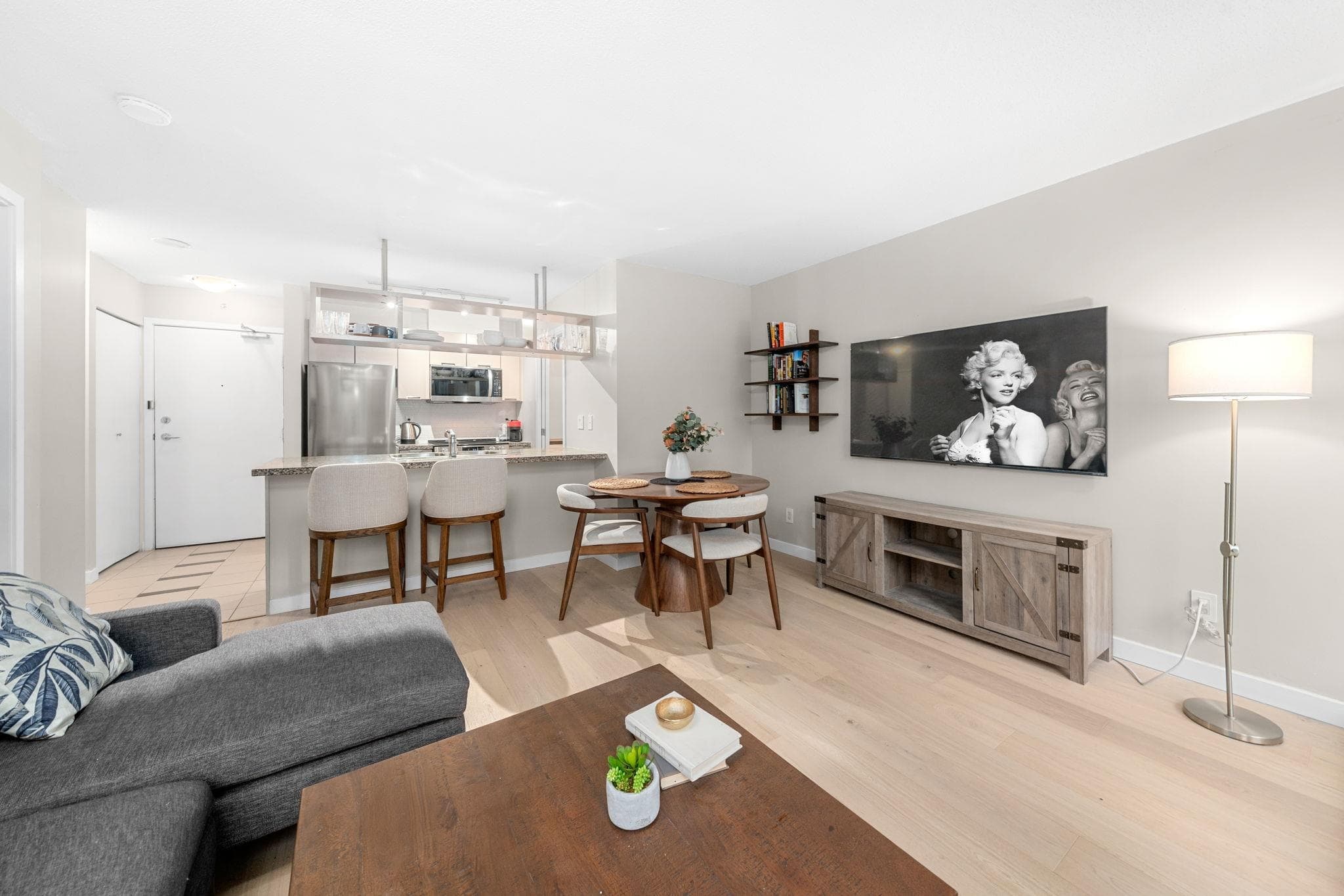 305 - 1082 Seymour Street, Vancouver, V6B 1X9 — photo 2