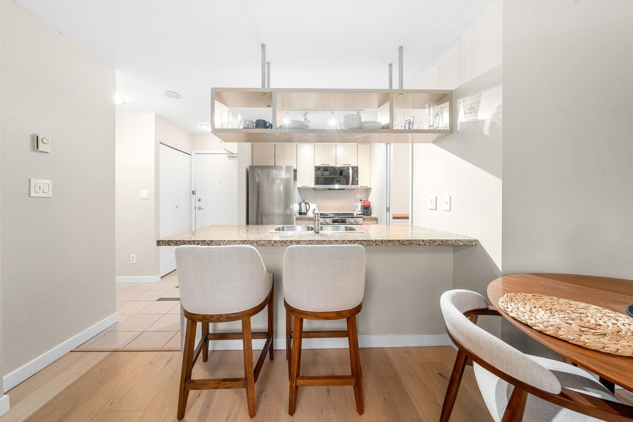305 - 1082 Seymour Street, Vancouver, V6B 1X9 — photo 3