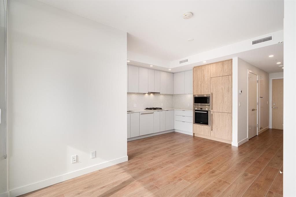 2203 - 537 Cottonwood Avenue, Coquitlam, V3J 0S4 — photo 3