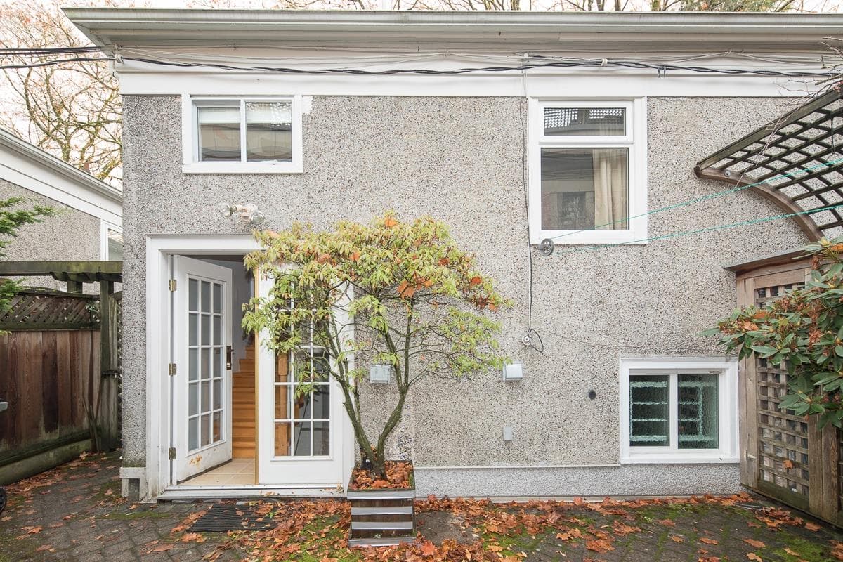 2305 W 3rd Avenue, Vancouver, V6K 1L6 — photo 2