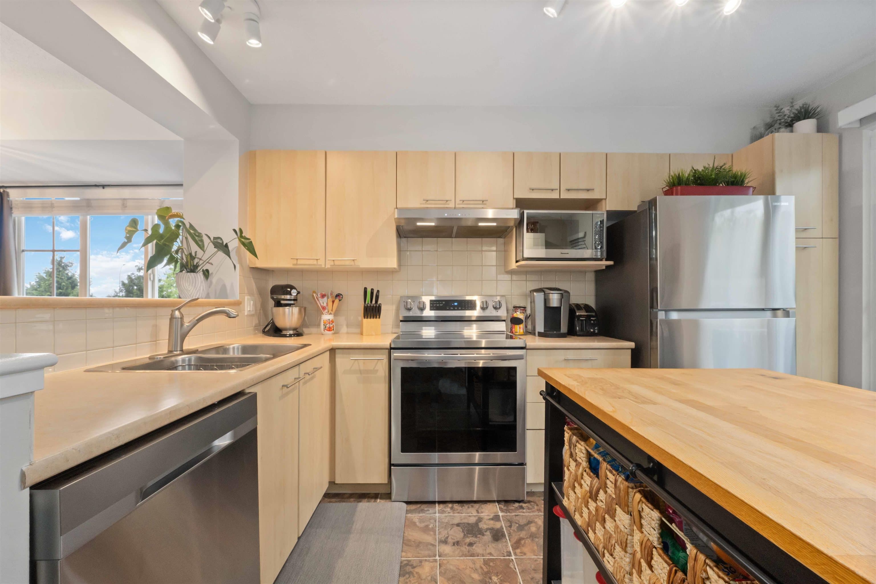 37 - 20560 66 Avenue, Langley, V2Y 2Y8 — photo 2