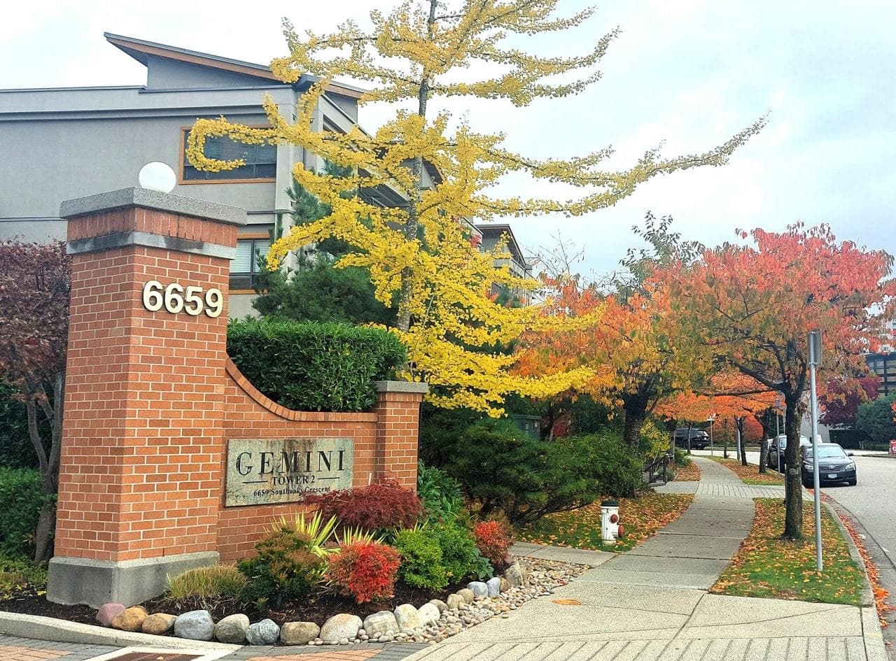 1401 - 6659 Southoaks Crescent, Burnaby, V5E 4M9 — photo 1