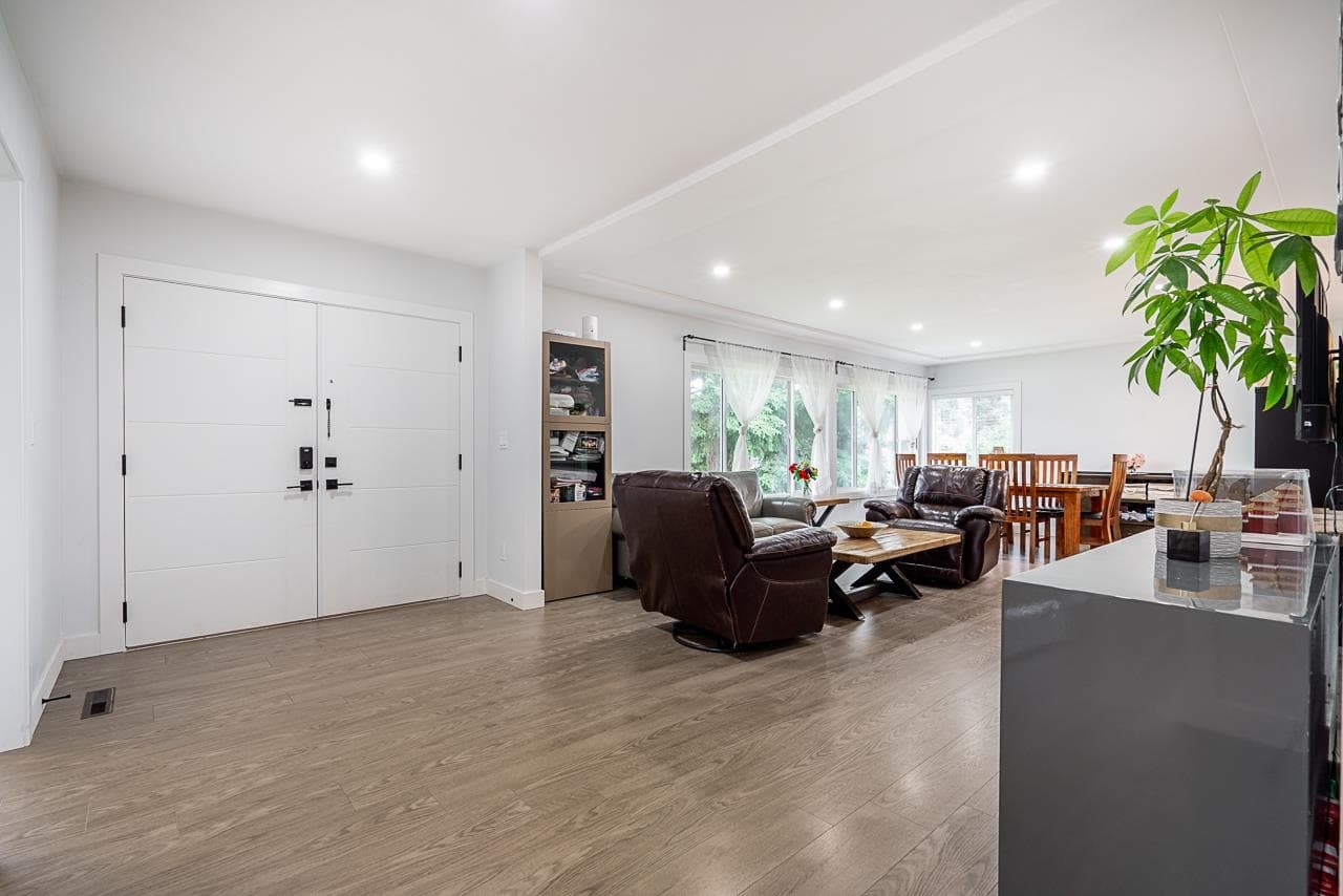 10875 143 Street, Surrey, V3R 3M1 — photo 3