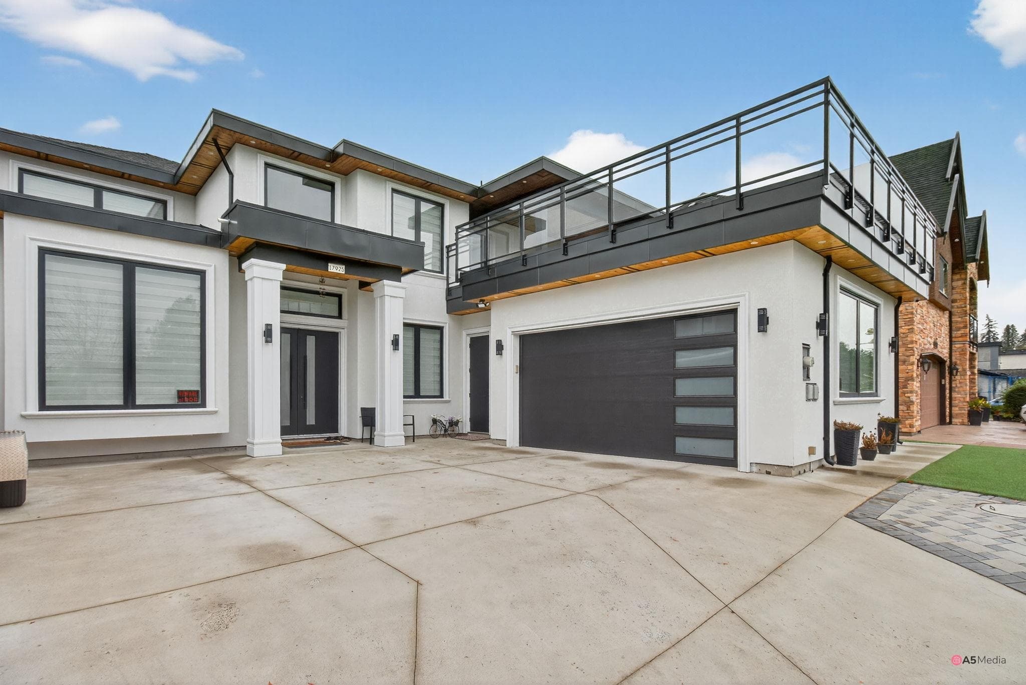 17925 56a Avenue, Surrey, V3S 5H4 — photo 3