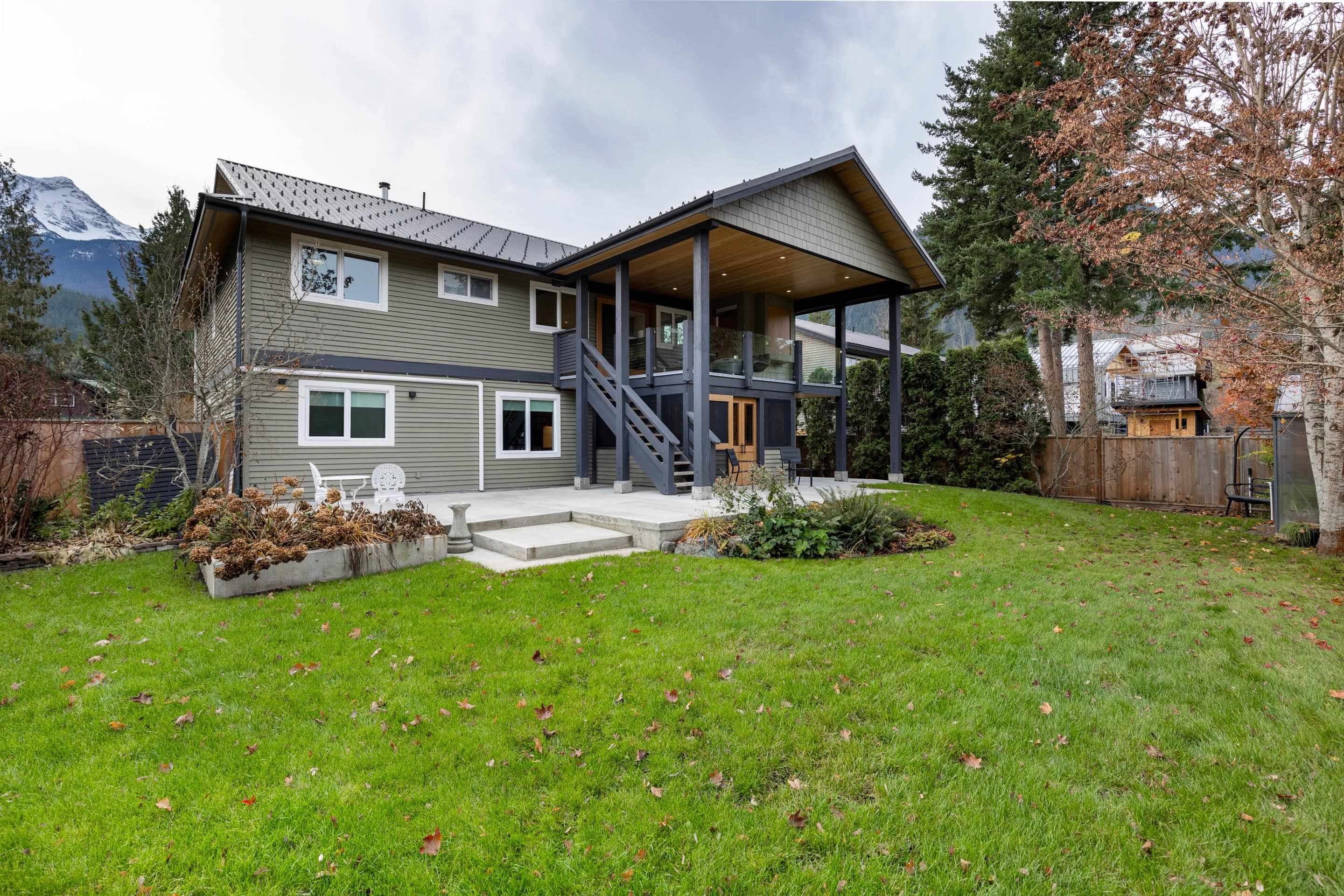 1469 Olive Street, Pemberton, V0N 2L0 — photo 2