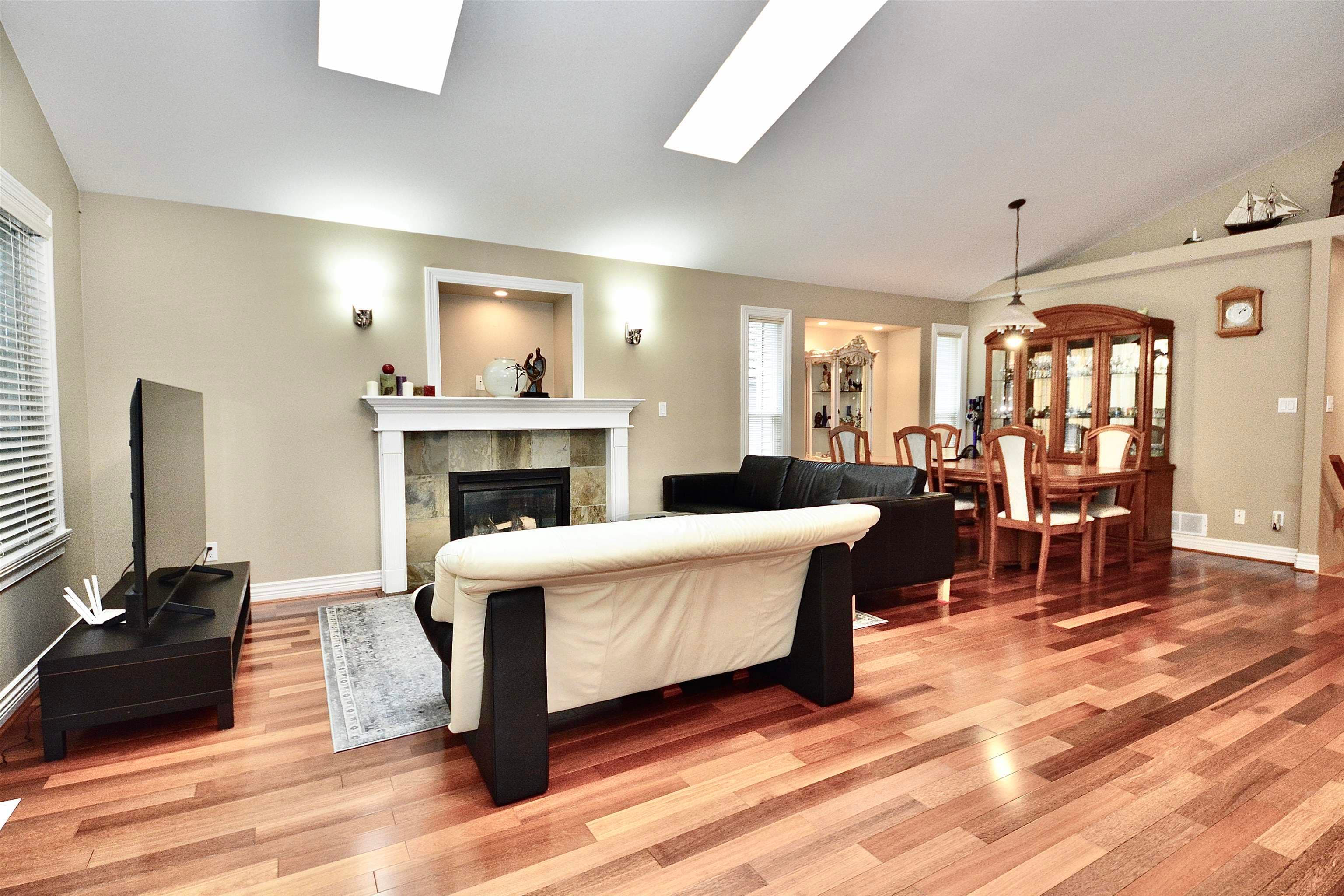3035 Maplewood Court, Coquitlam, V3E 3P3 — photo 5