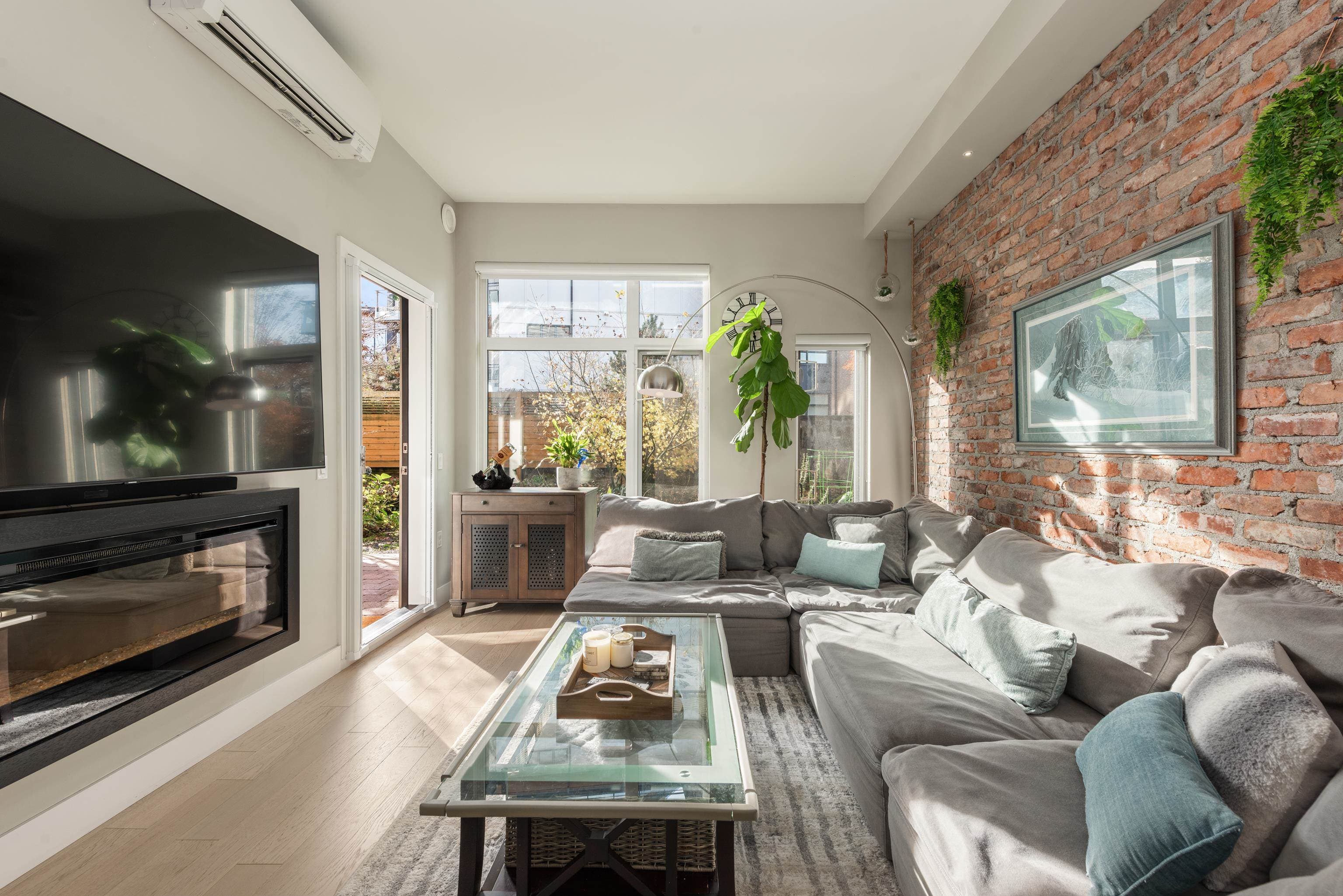 116 - 262 Salter Street, New Westminster — sold
