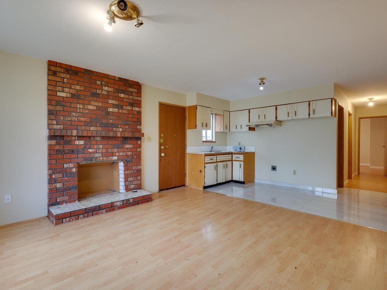 311 E 38th Avenue, Vancouver, V5W 1H5 — photo 2