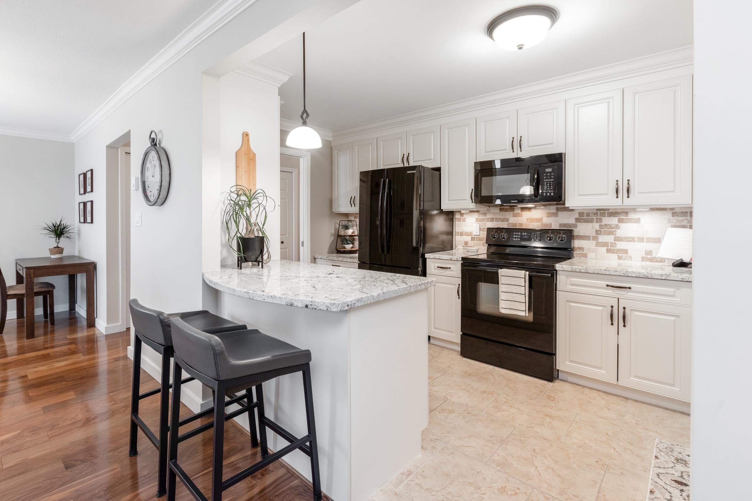 304 - 1351 Vidal Street, White Rock — sold