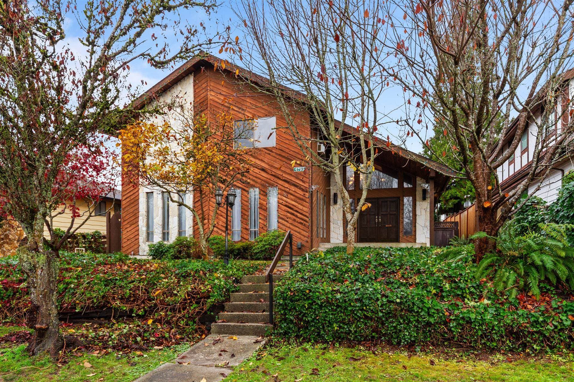 6785 Lochdale Street, Burnaby, V5B 2M9 — photo 1