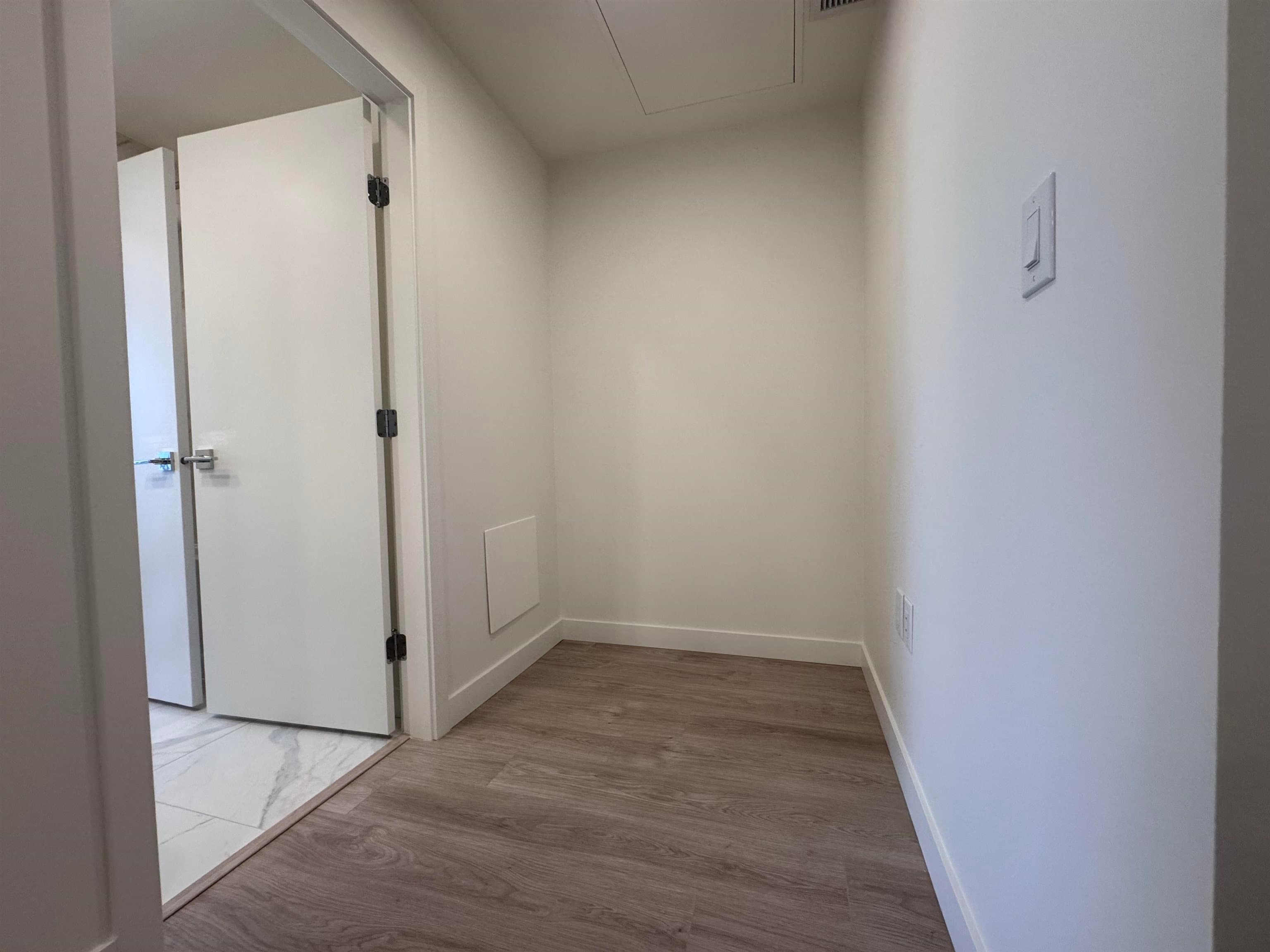 1605 - 7728 Park Crescent, Burnaby, V3N 0J4 — photo 3
