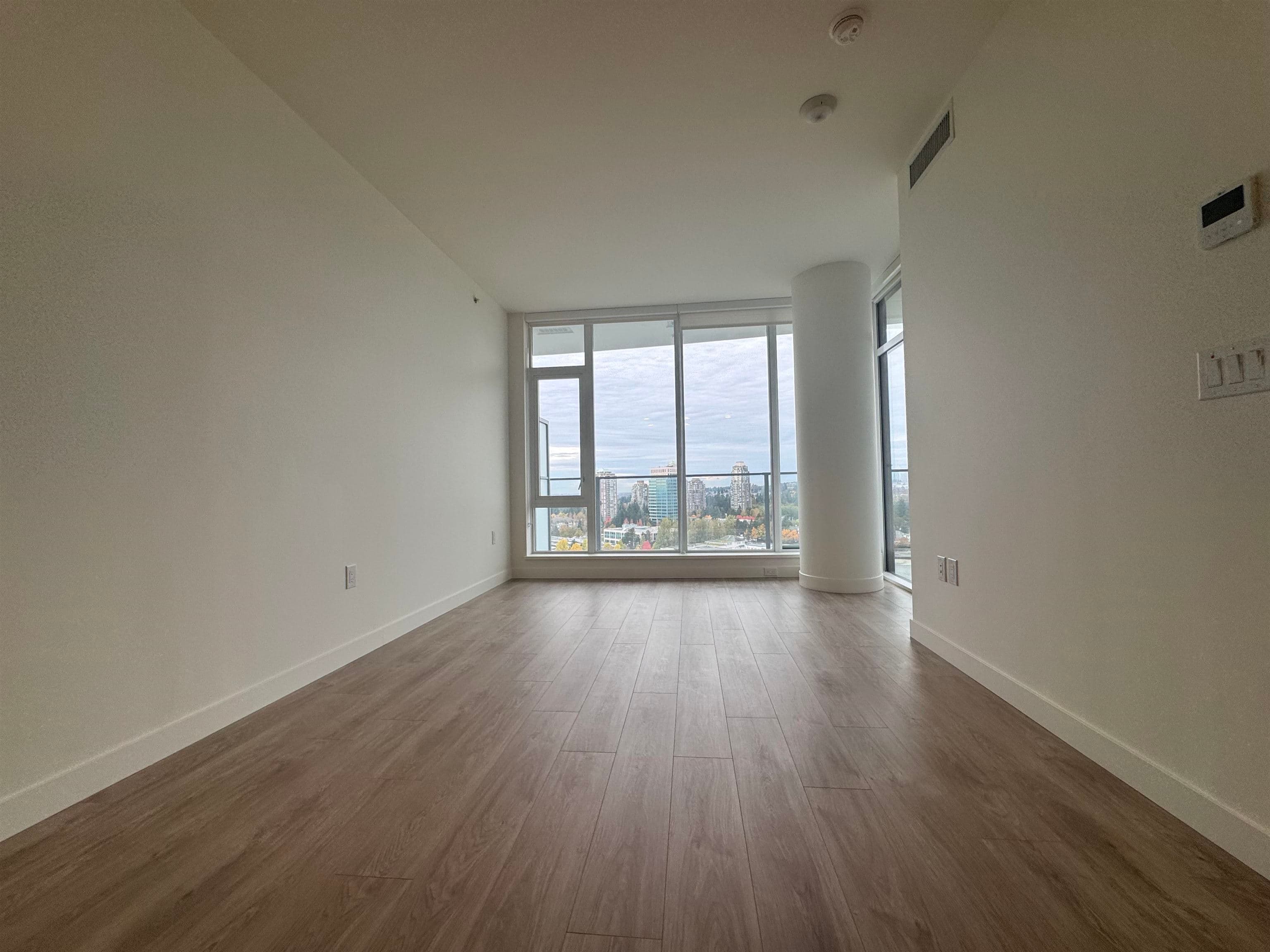 1605 - 7728 Park Crescent, Burnaby, V3N 0J4 — photo 1