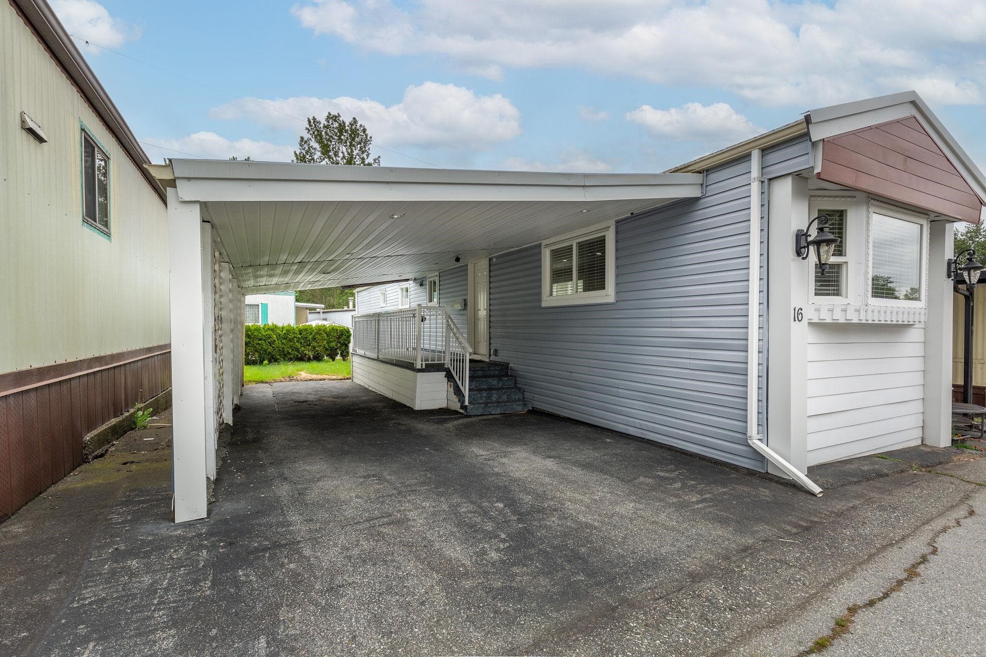 16 - 8266 King George Boulevard, Surrey