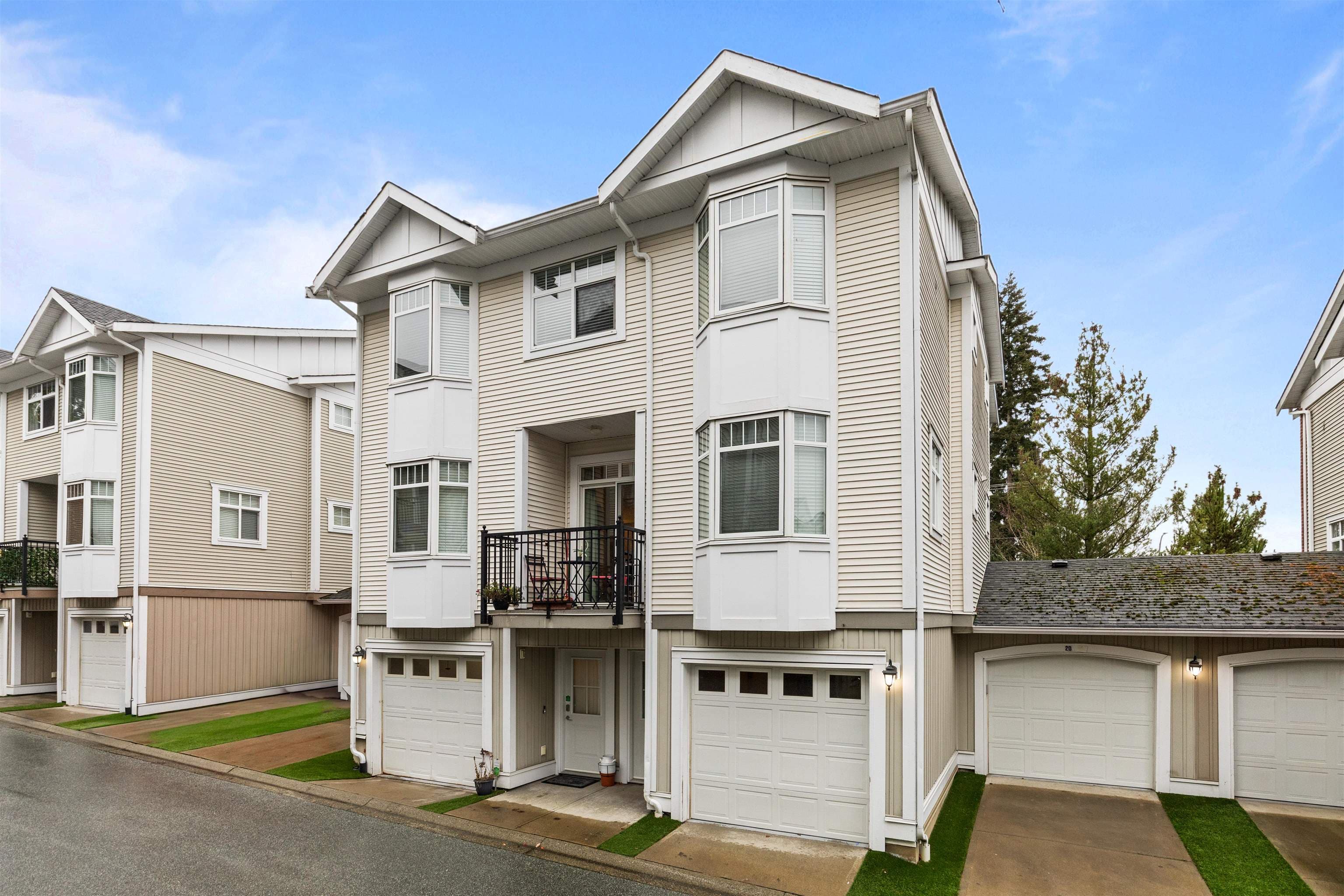 22 - 19551 66 Avenue, Surrey