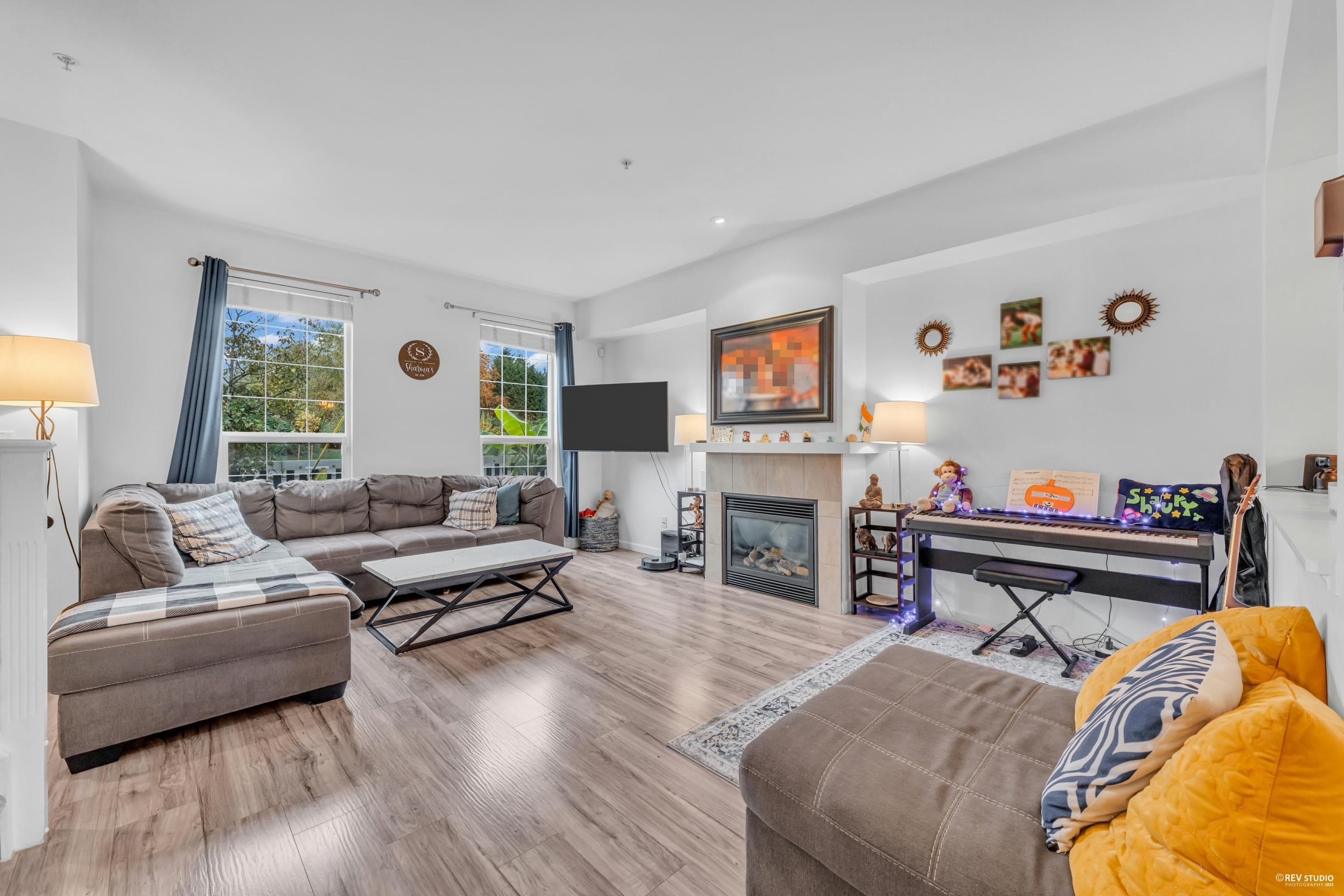 6956 208 Street, Langley, V2Y 0G1 — photo 1