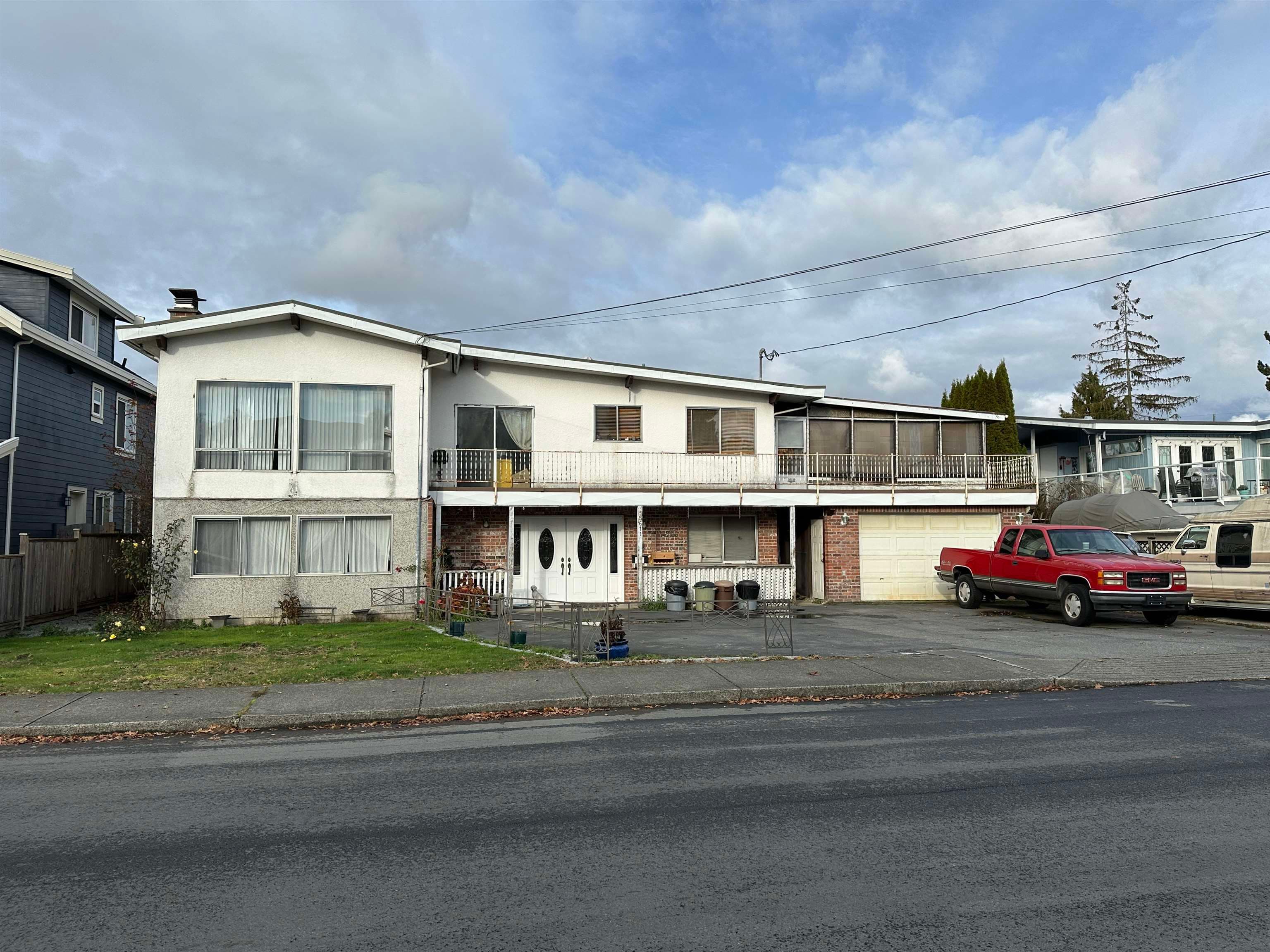 5611 52 Avenue, Delta — sold