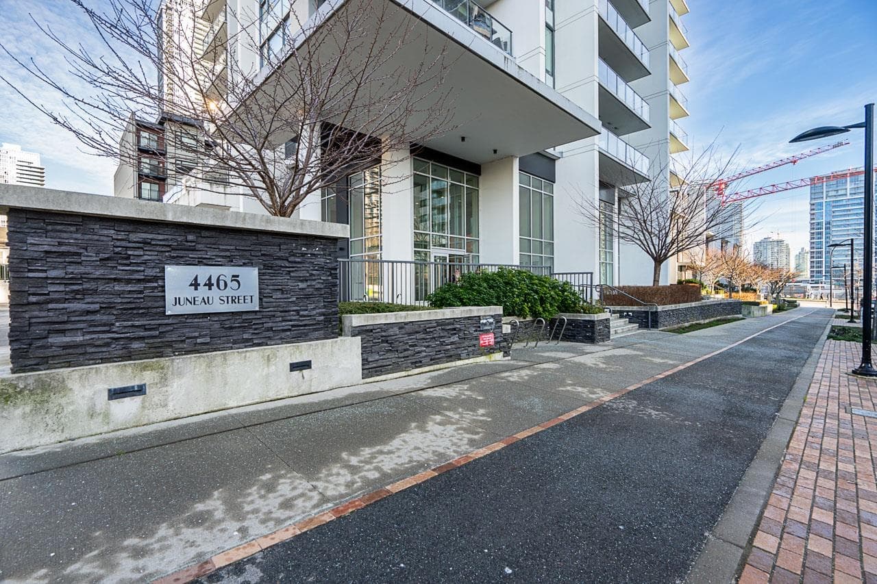 707 - 4465 Juneau Street, Burnaby, V5C 0L8 — photo 4