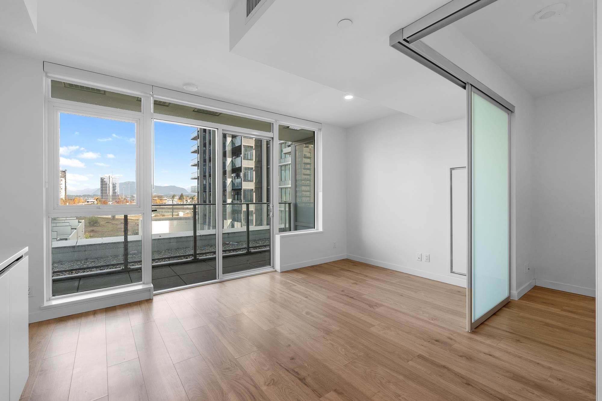 403 - 10448 University Drive, Surrey, V3T 0S7 — photo 2