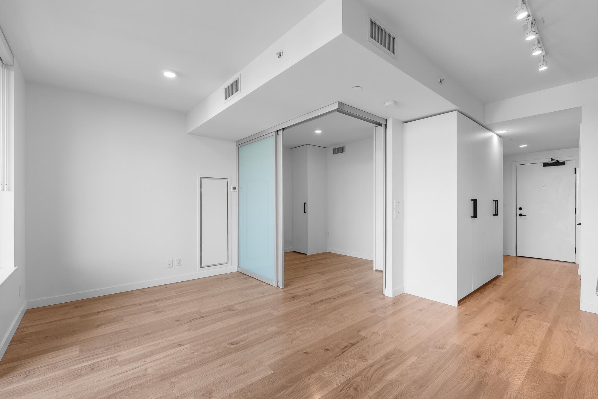 403 - 10448 University Drive, Surrey, V3T 0S7 — photo 3