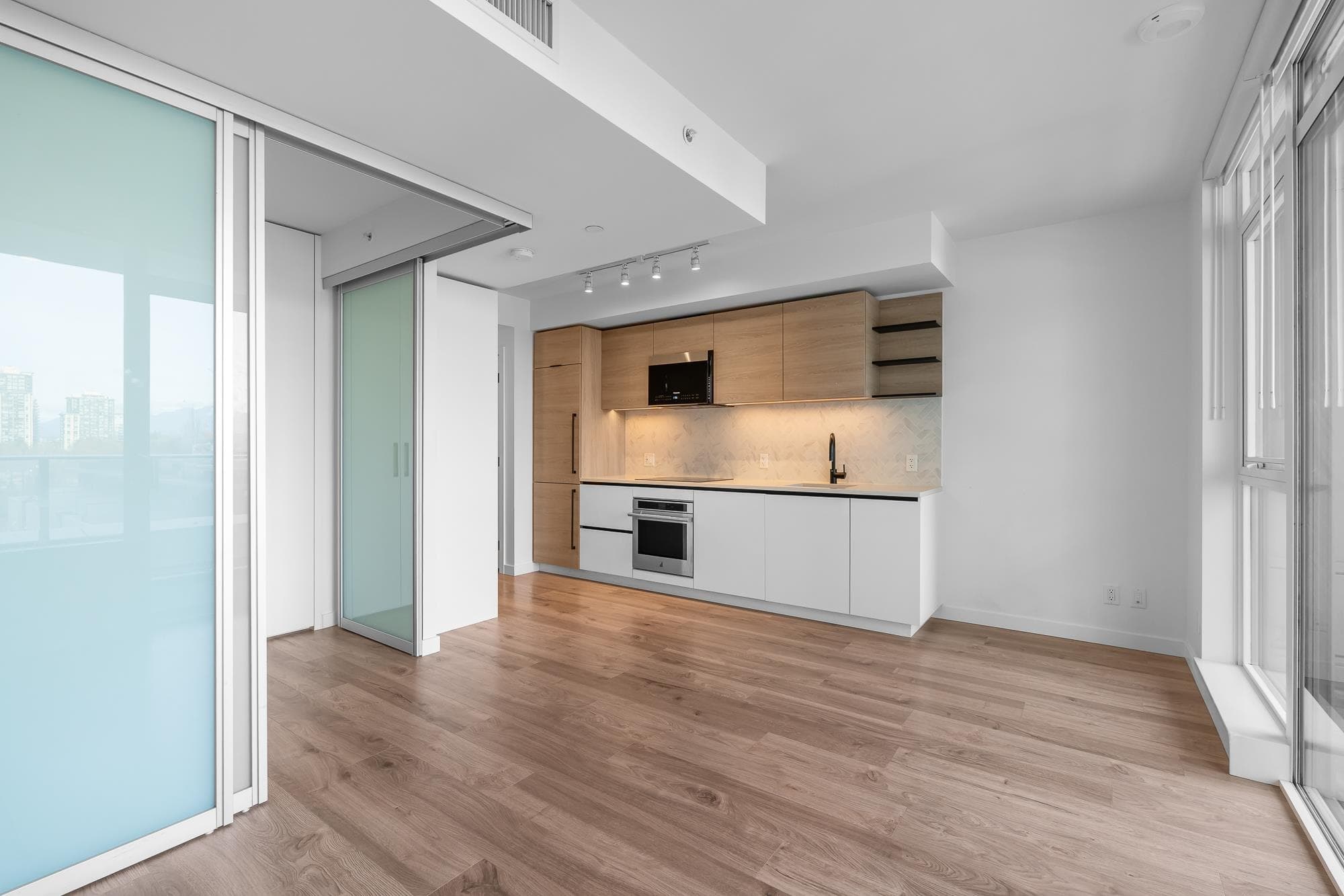 403 - 10448 University Drive, Surrey, V3T 0S7 — photo 5