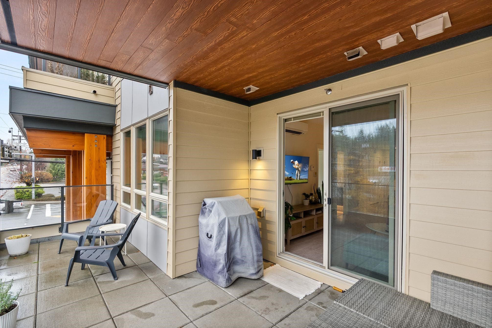 214 - 14022 North Bluff Road, White Rock, V4B 3C3 — photo 1