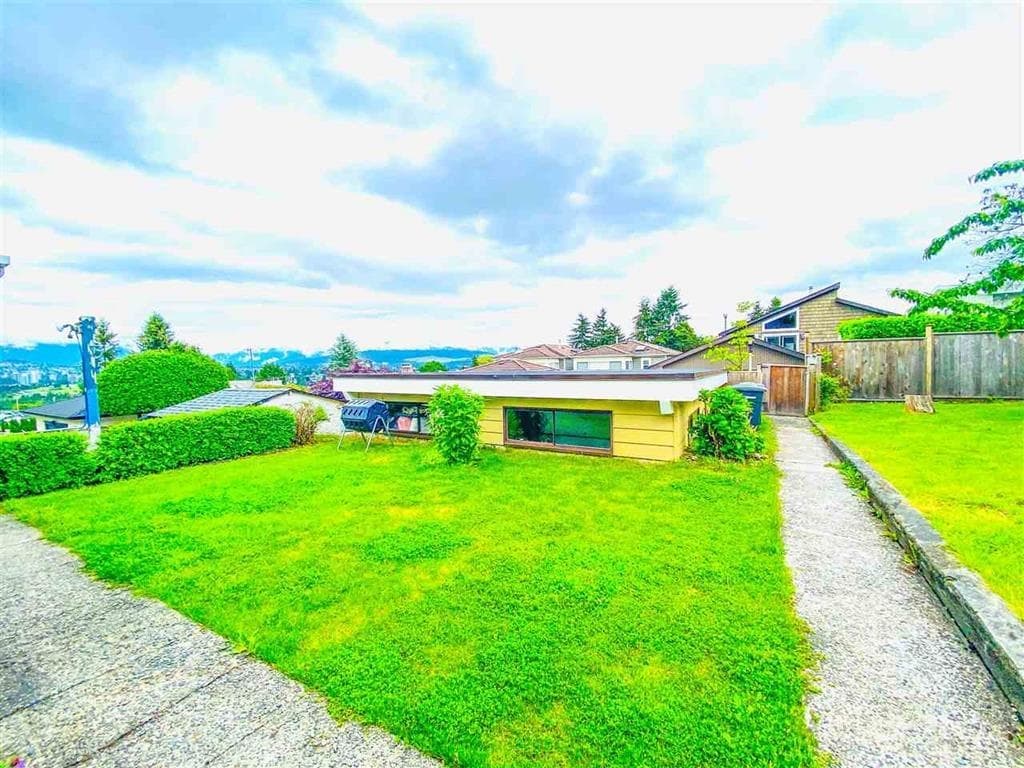 5662 Booth Avenue, Burnaby, V5H 3A7 — photo 2